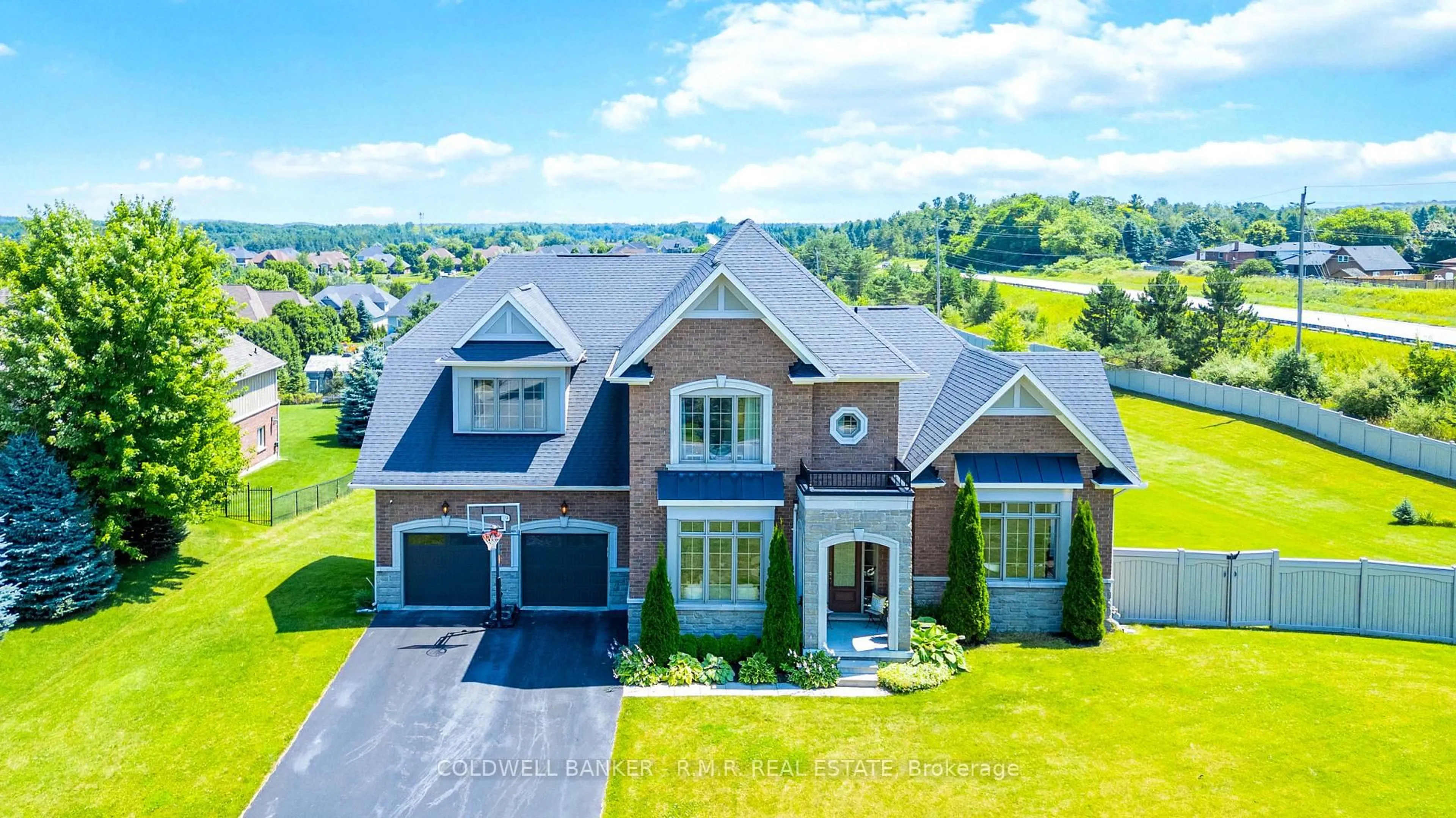 A pic from outside/outdoor area/front of a property/back of a property/a pic from drone, unknown for 61-19 Forestgreen Dr, Uxbridge Ontario L9P 0B8