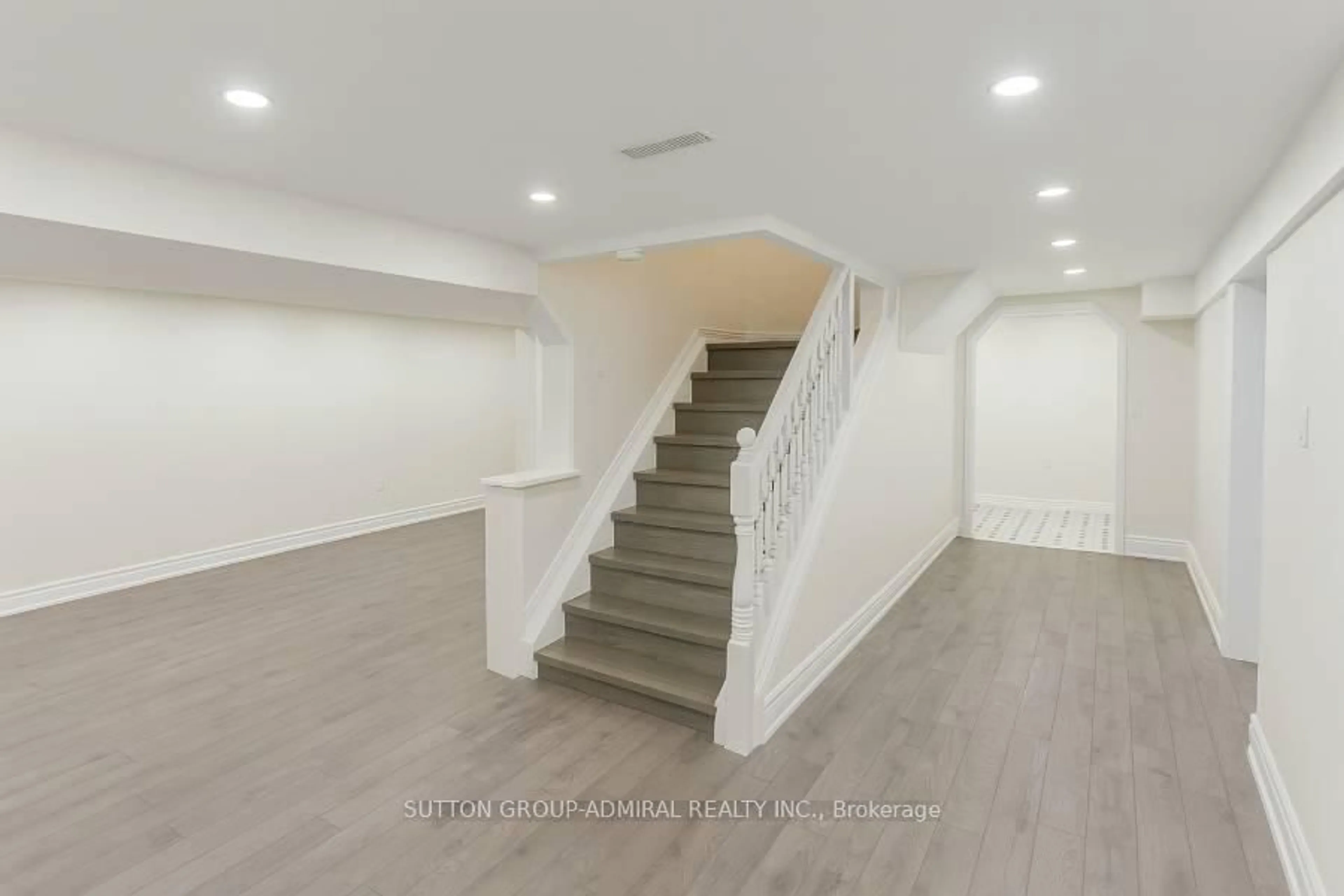 Indoor foyer for 7 Judith Ave #Basement, Vaughan Ontario L4J 7J3