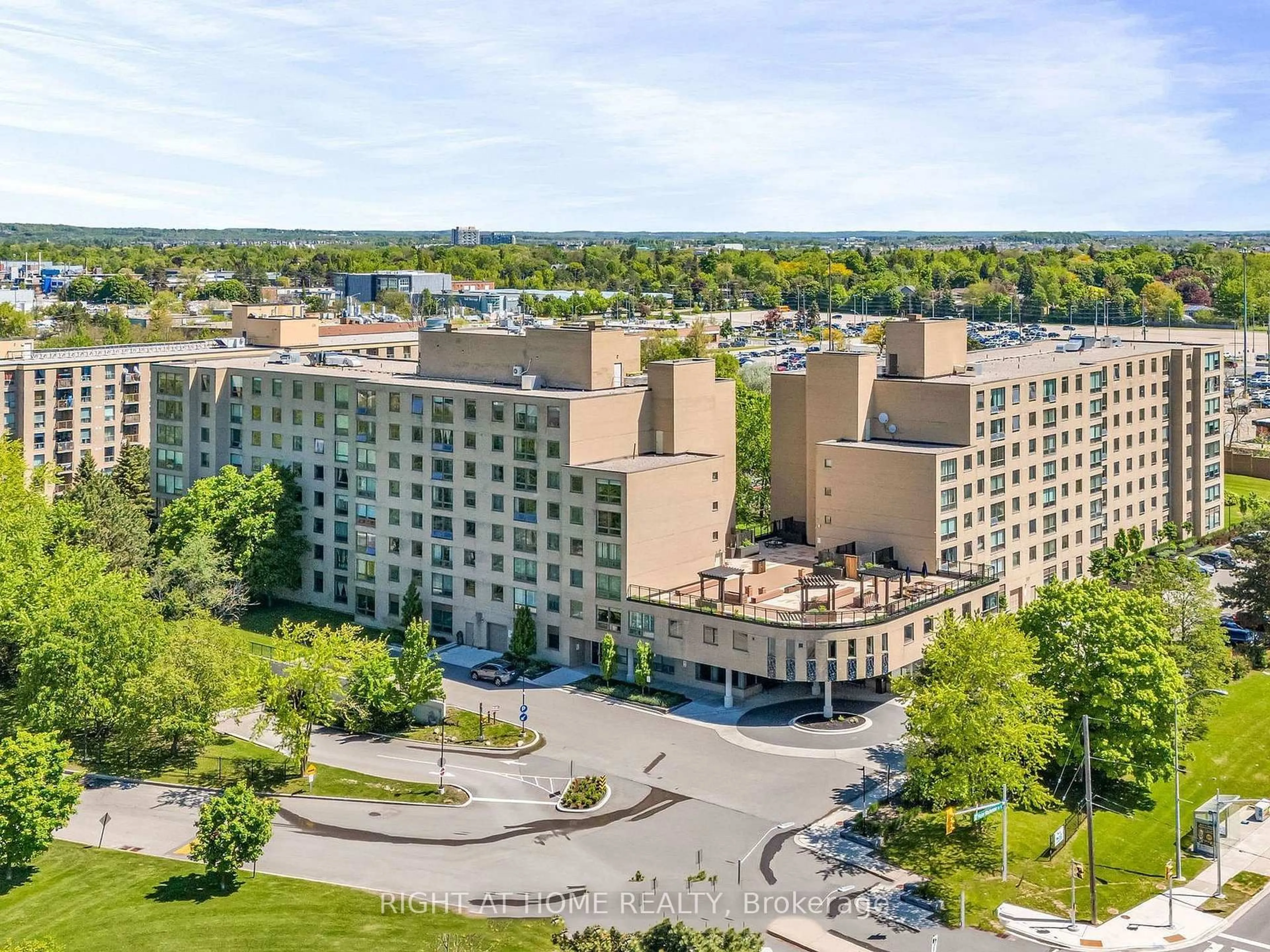A pic from outside/outdoor area/front of a property/back of a property/a pic from drone, unknown for 326 Major Mackenzie Dr #116, Richmond Hill Ontario L4C 8T4