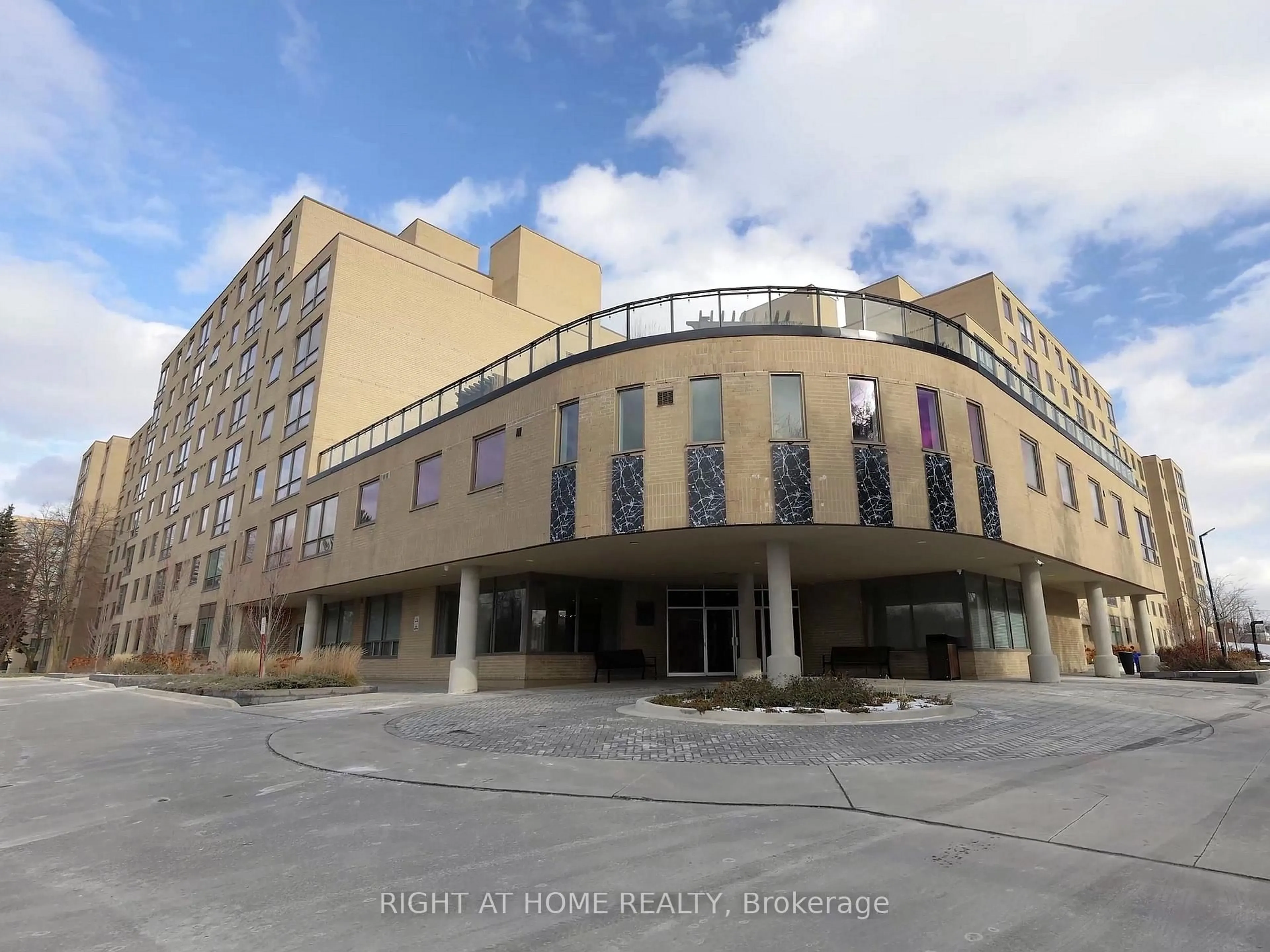 Unknown for 326 Major Mackenzie Dr #116, Richmond Hill Ontario L4C 8T4