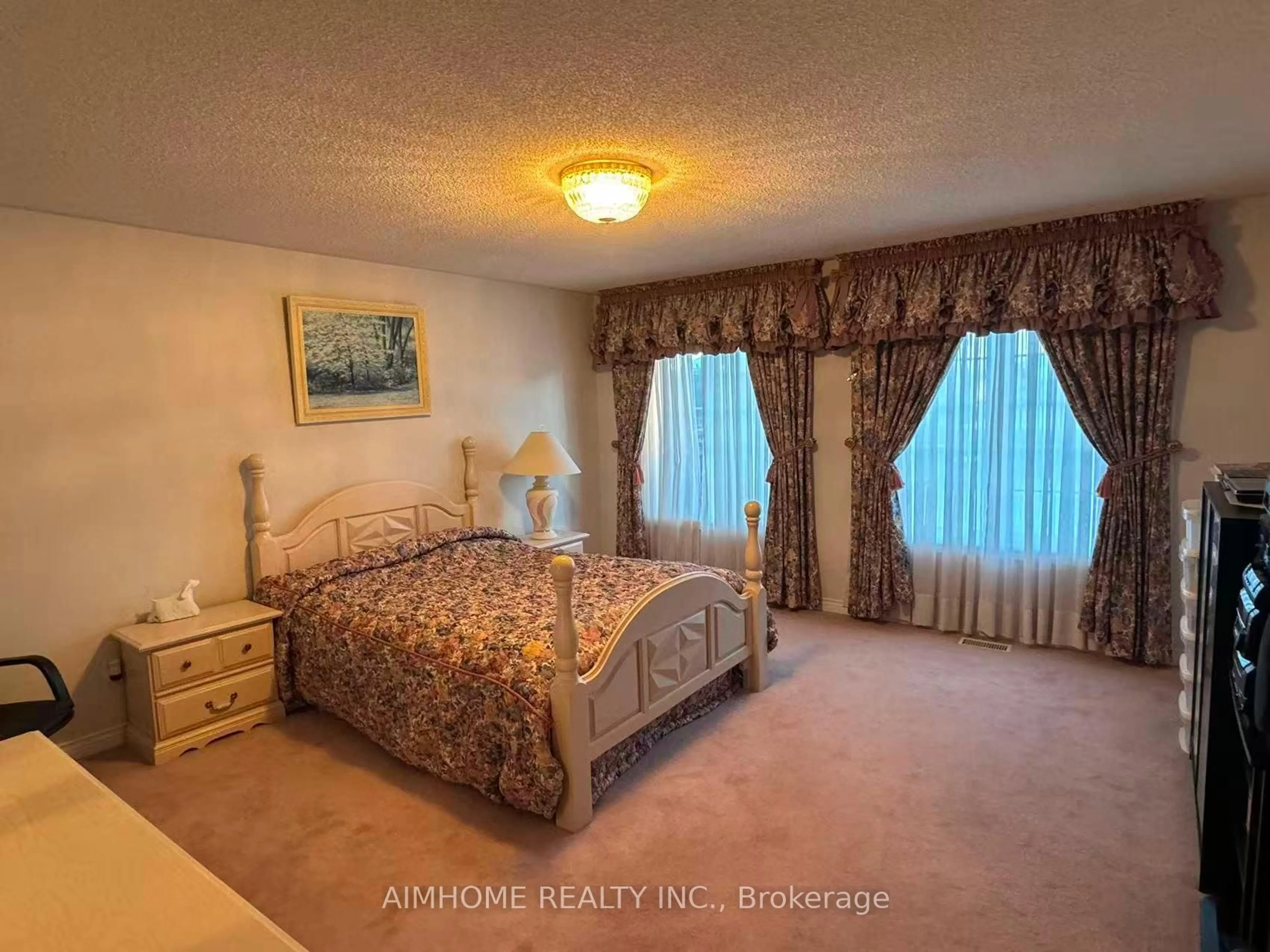 Bedroom with bed, unknown for 92 Springbrook Dr, Richmond Hill Ontario L4B 3P9