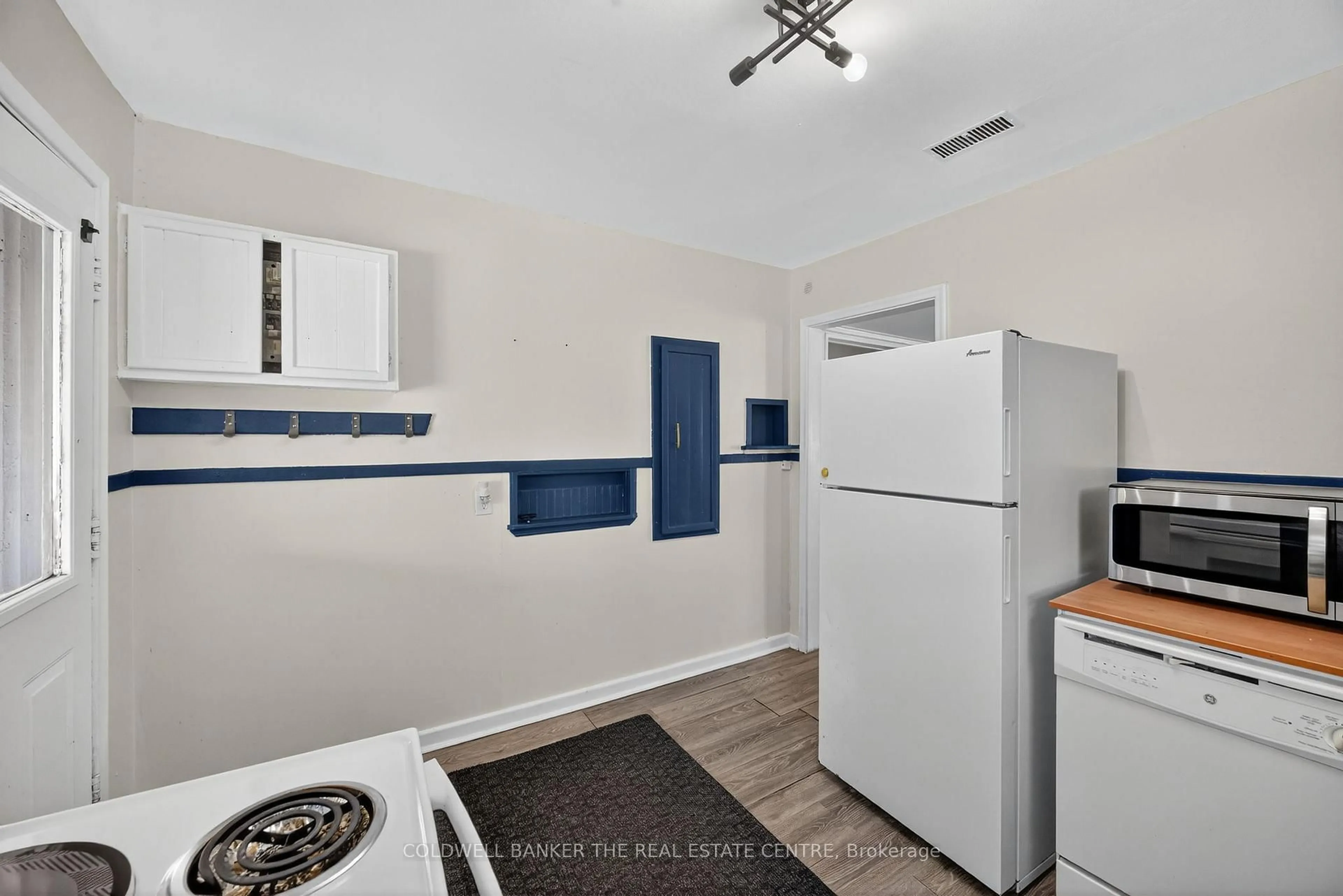 Standard kitchen, ceramic/tile floor for 119 Elizabeth St, Essa Ontario L0M 1B0