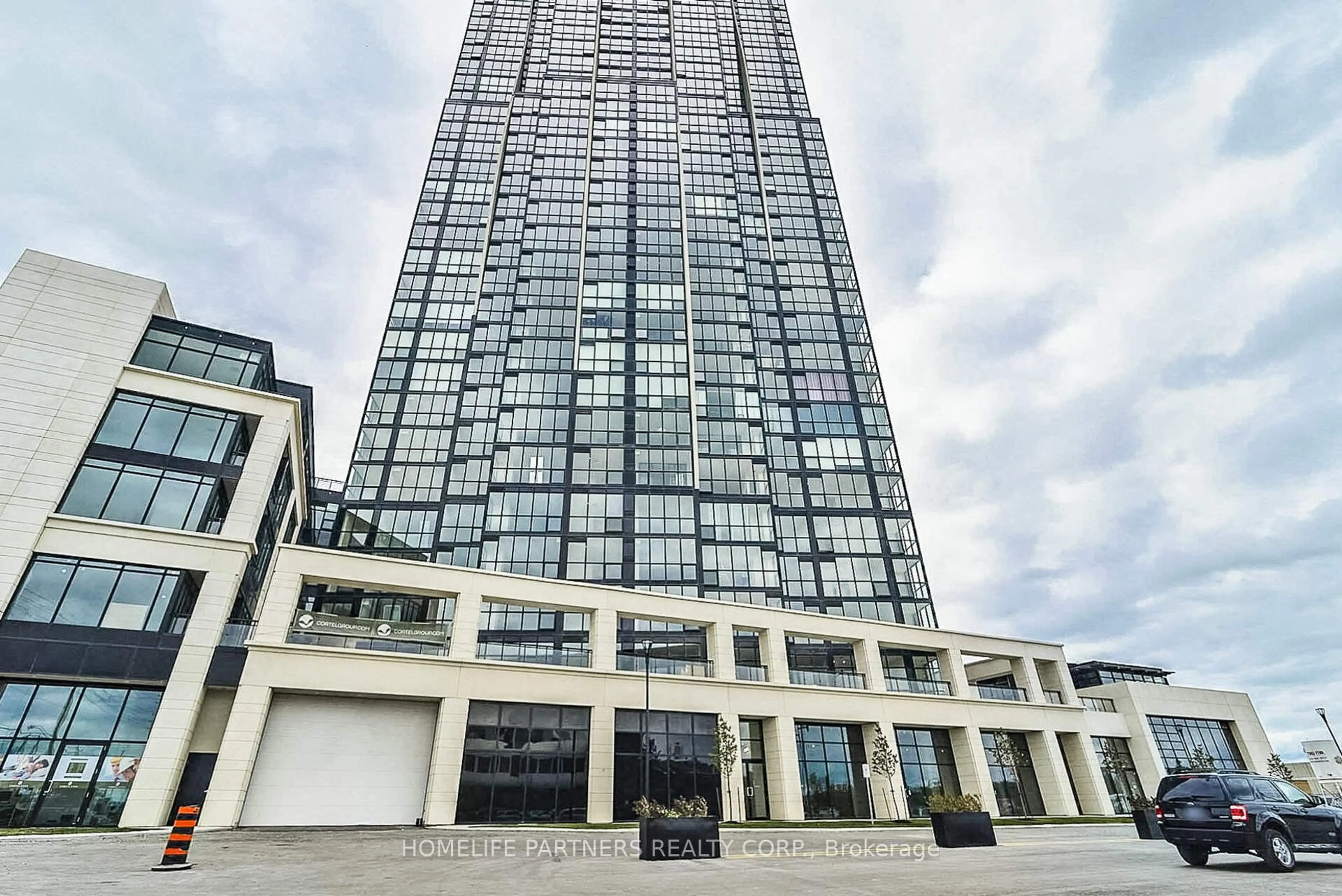 Indoor foyer for 2910 Highway 7 Rd #1006, Vaughan Ontario L4K 0H8