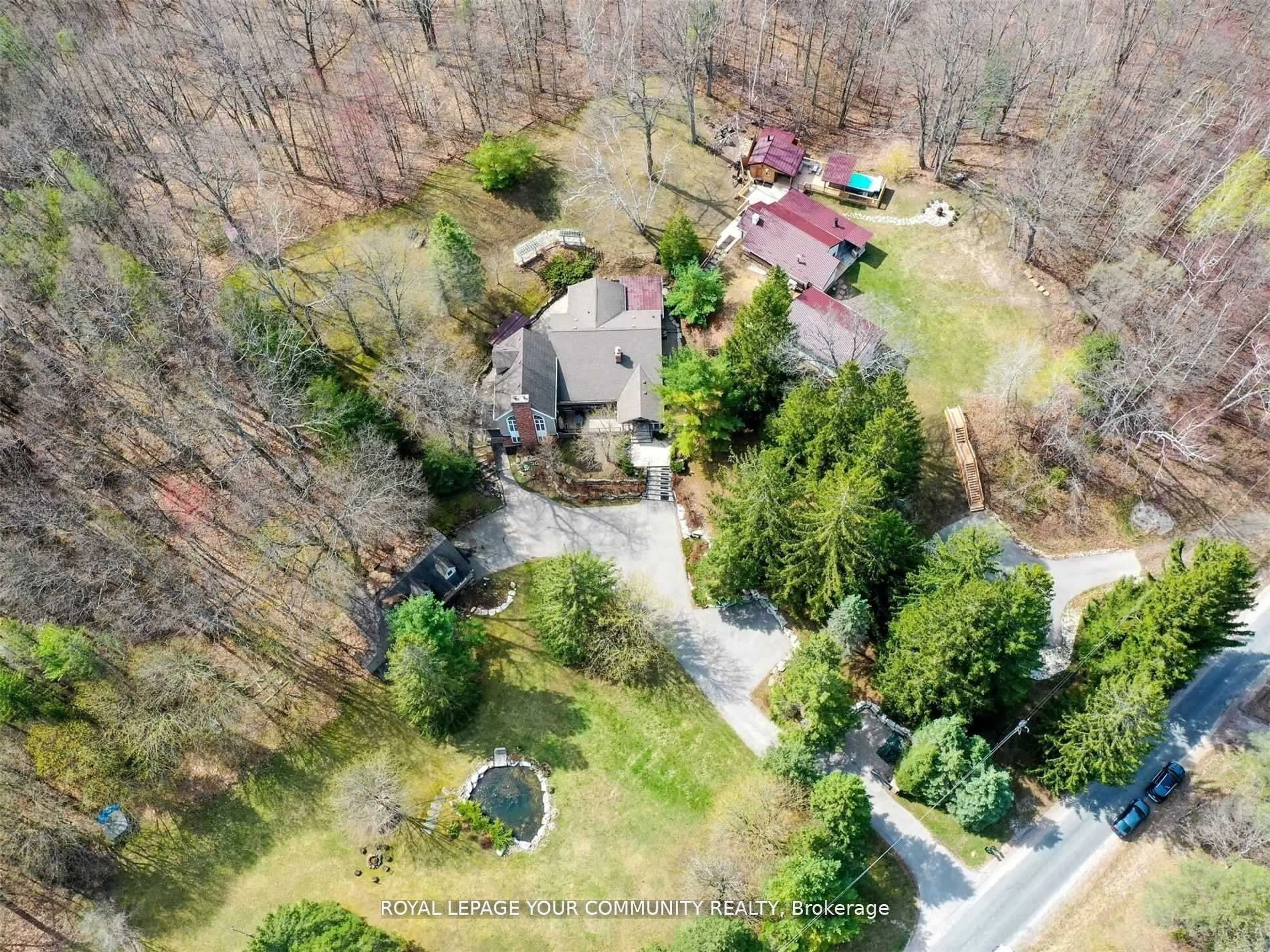 A pic from outside/outdoor area/front of a property/back of a property/a pic from drone, unknown for 88 Fog Rd, King Ontario L7B 1A3