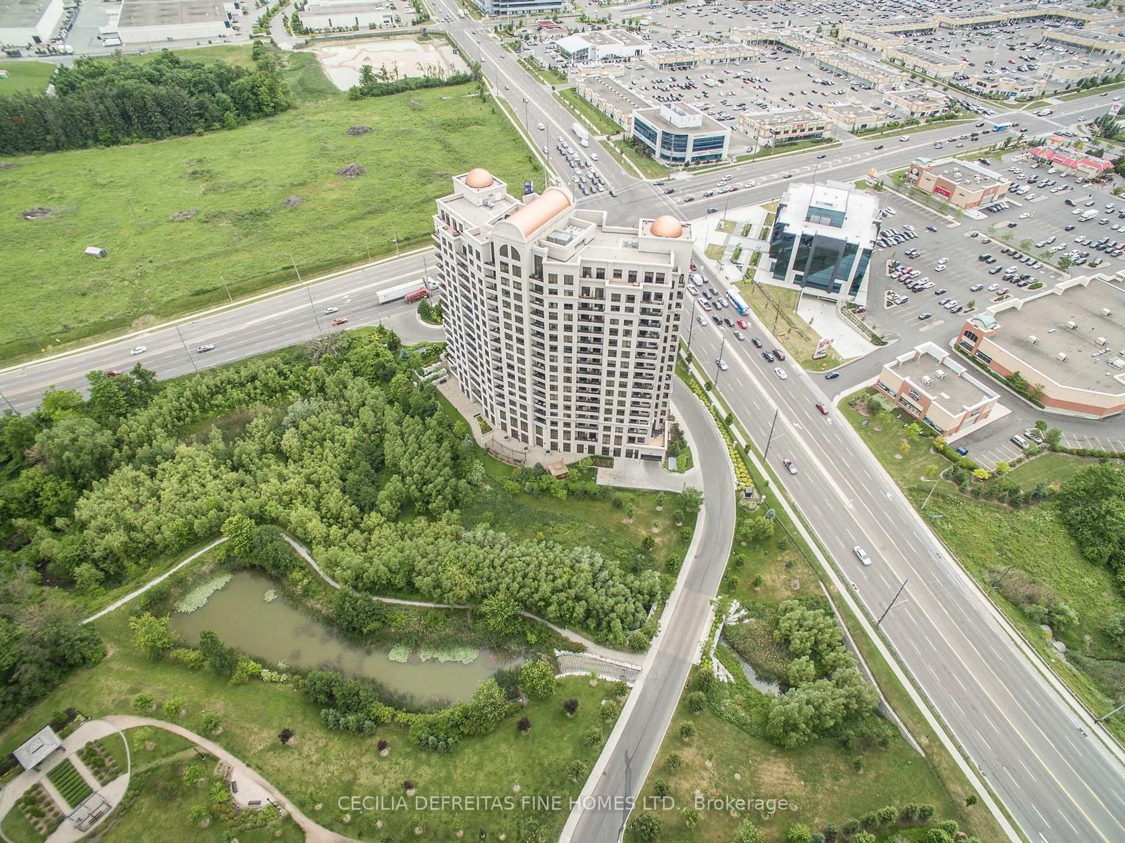 A pic from outside/outdoor area/front of a property/back of a property/a pic from drone, city buildings view from balcony for 9225 Jane St #1616, Vaughan Ontario L6A 0J7