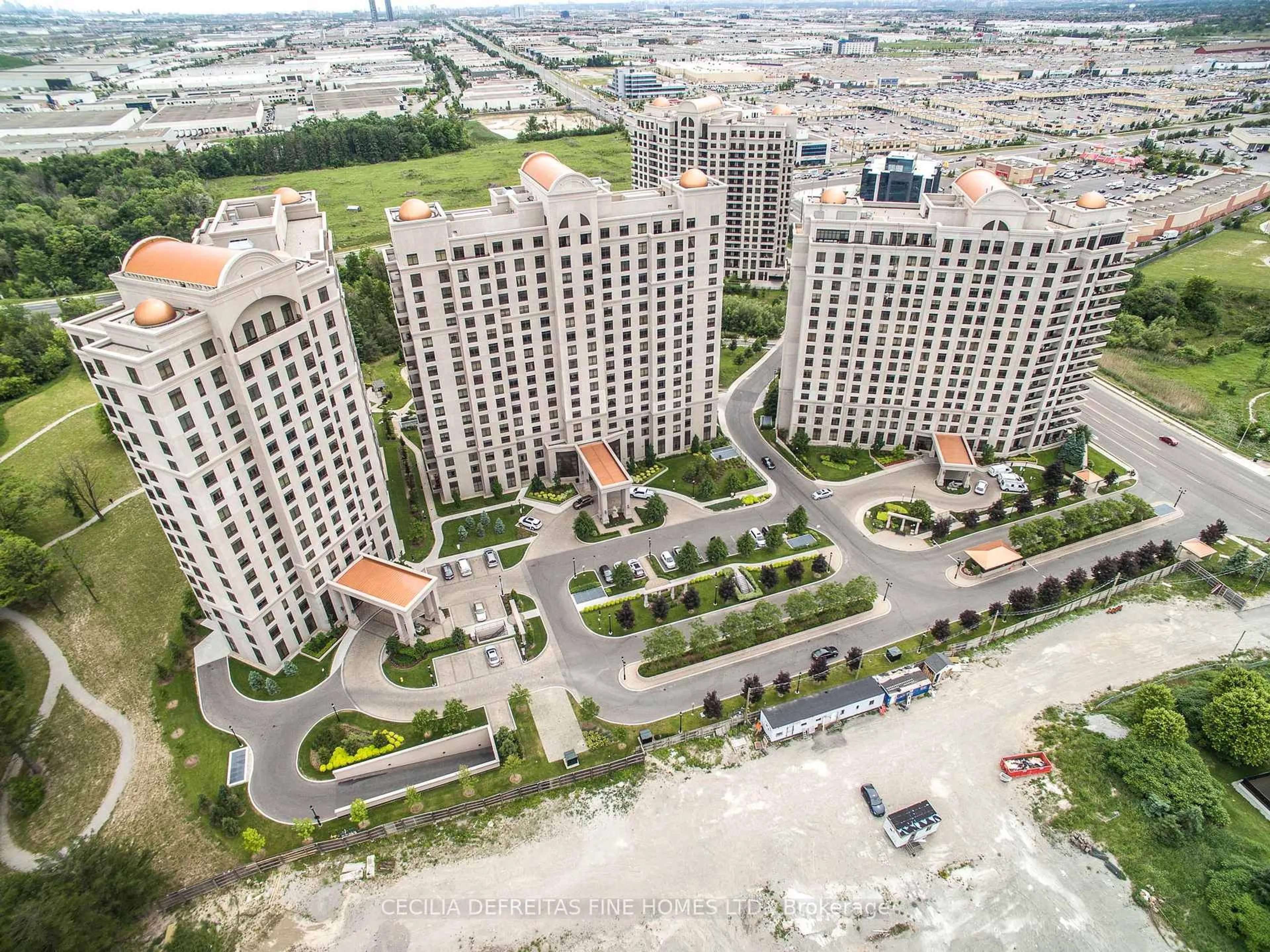 A pic from outside/outdoor area/front of a property/back of a property/a pic from drone, city buildings view from balcony for 9225 Jane St #1616, Vaughan Ontario L6A 0J7