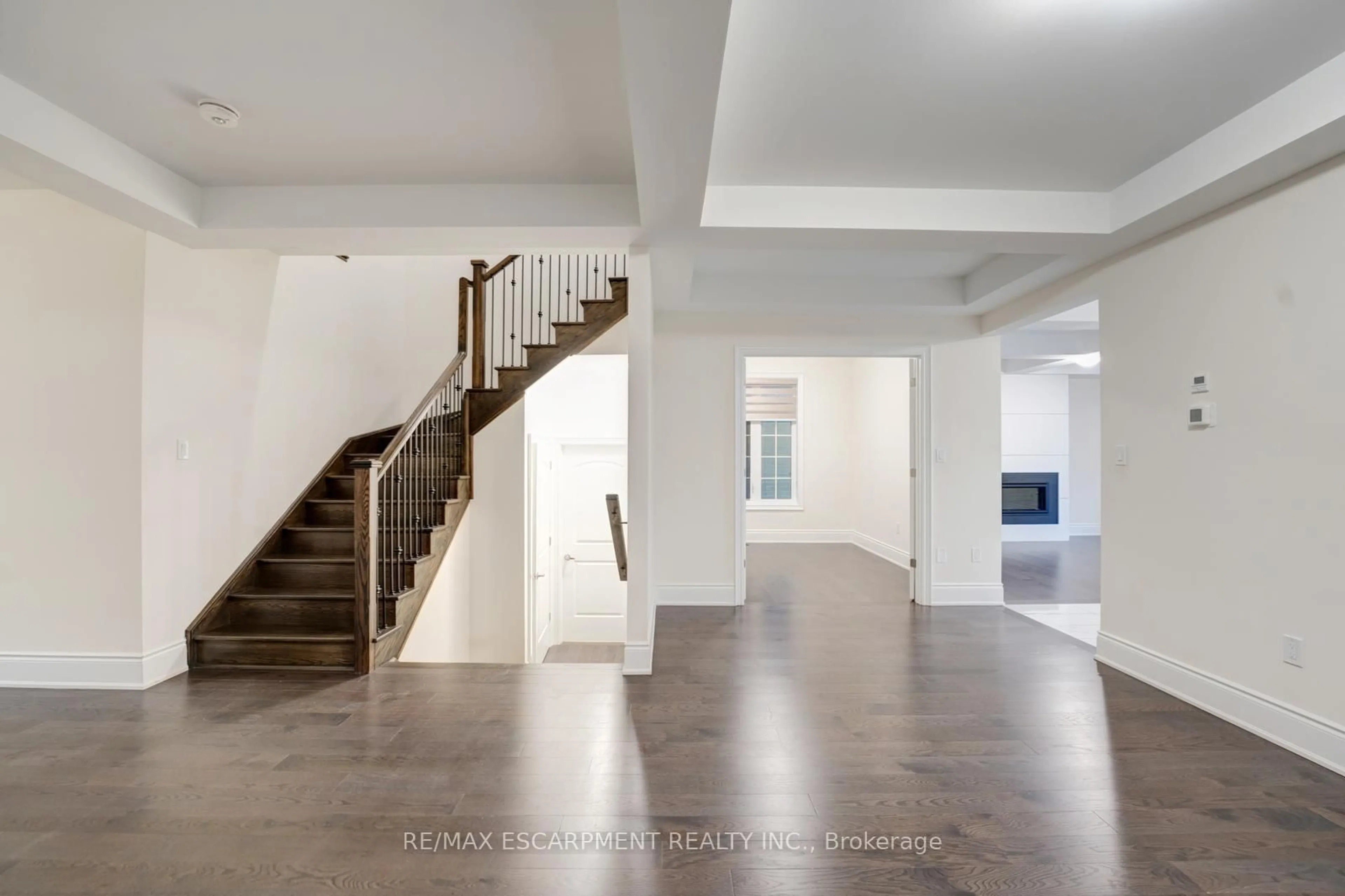 Indoor foyer for 197 Thompson Dr, East Gwillimbury Ontario L9N 0V5