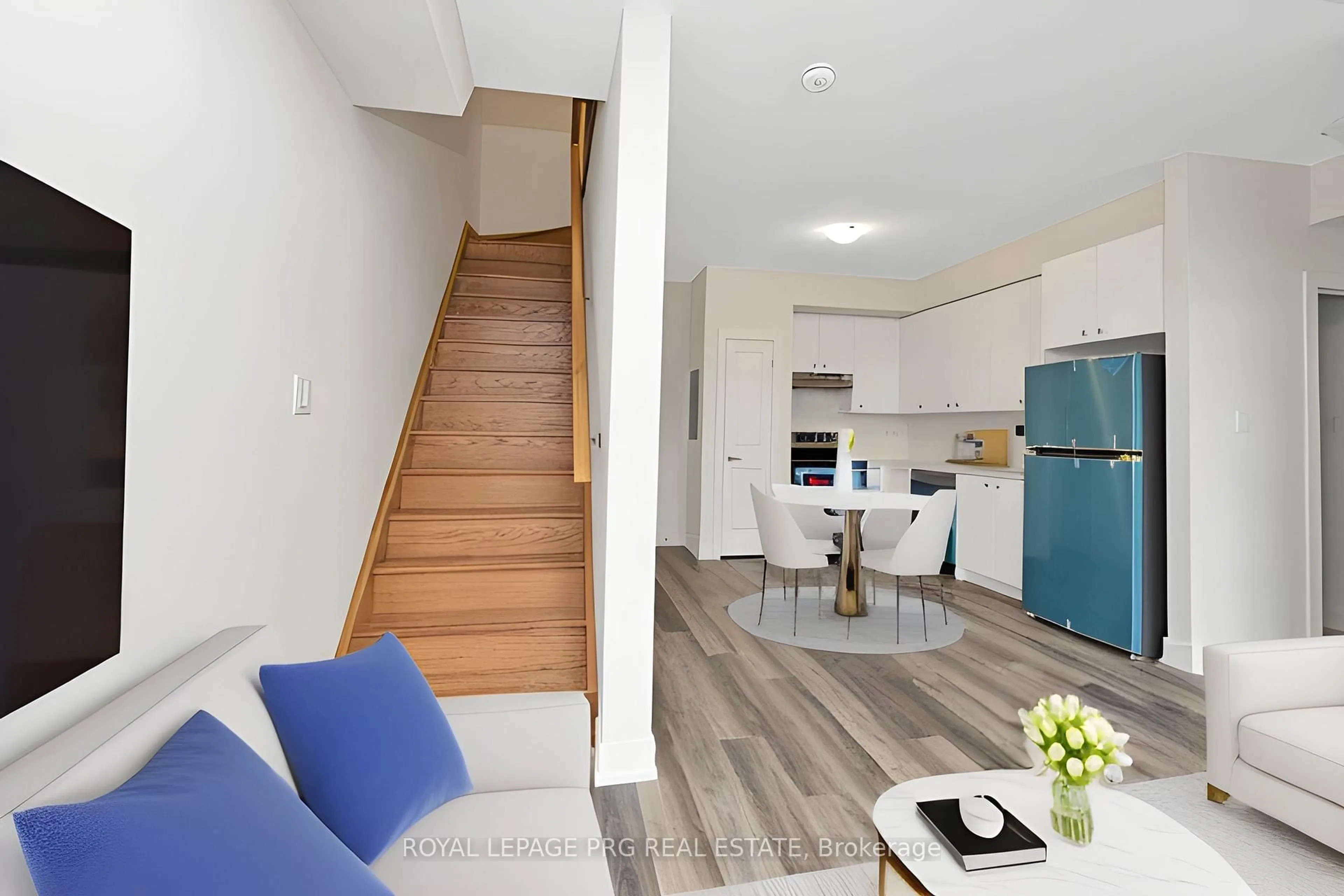 Open concept kitchen, wood/laminate floor for 12860 Yonge St #9, Richmond Hill Ontario L4E 1J4