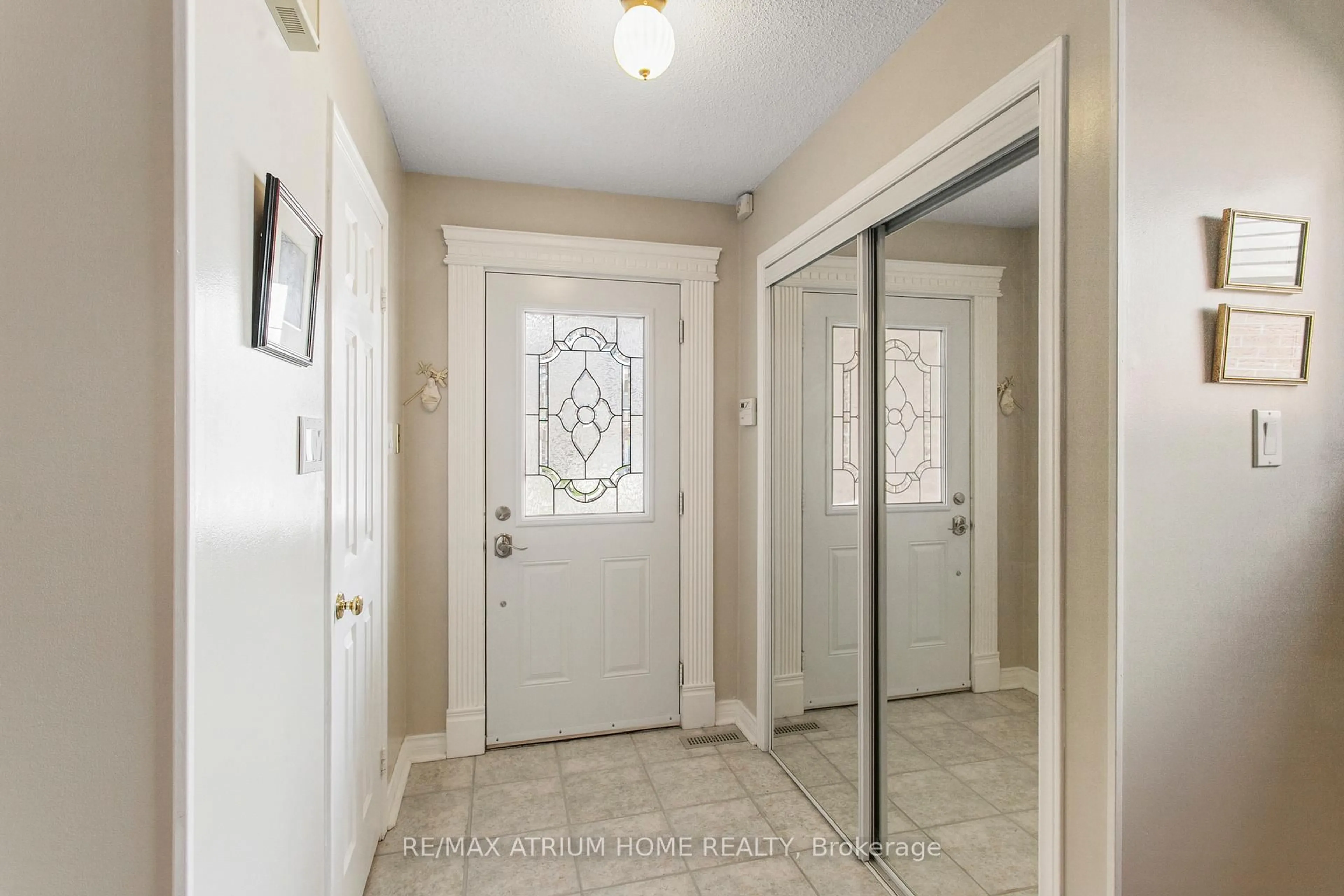 Indoor entryway for 9 Constellation Cres, Richmond Hill Ontario L4C 8J8