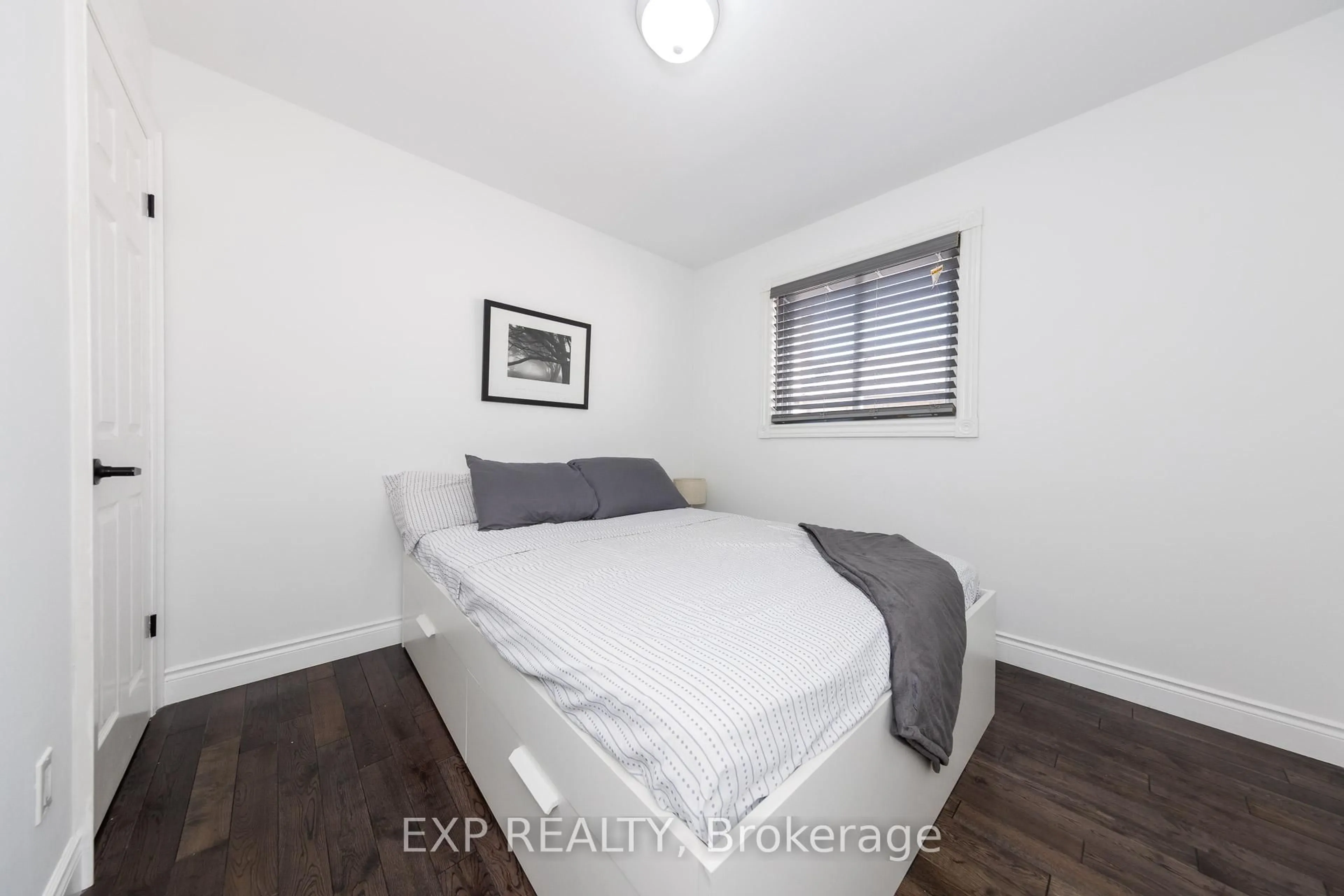 A pic of a room for 158 Millcroft Way, Vaughan Ontario L4J 6P6