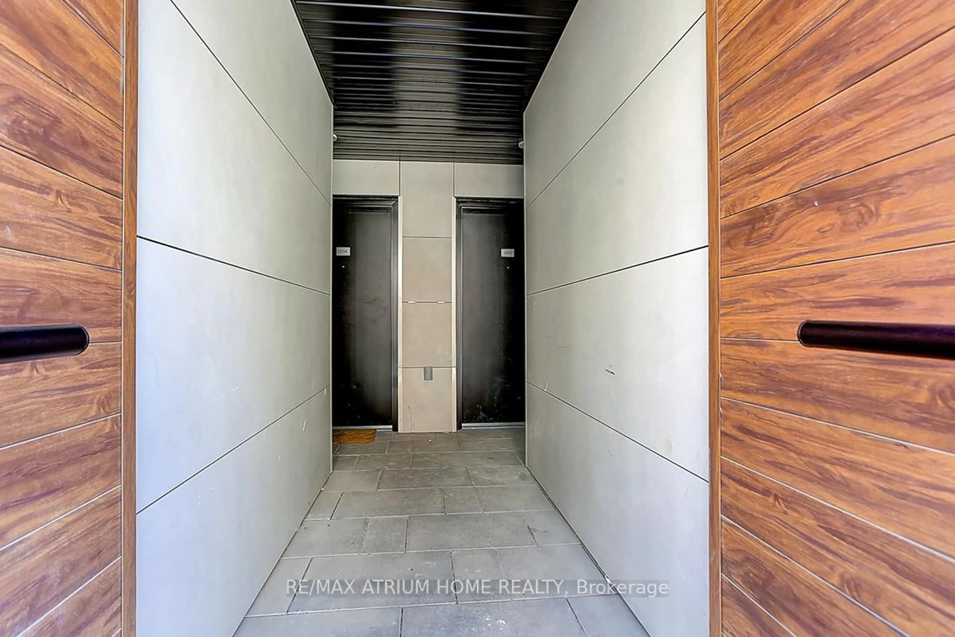 Indoor foyer for 12 David Eyer Rd #1103, Richmond Hill Ontario L4S 0N3