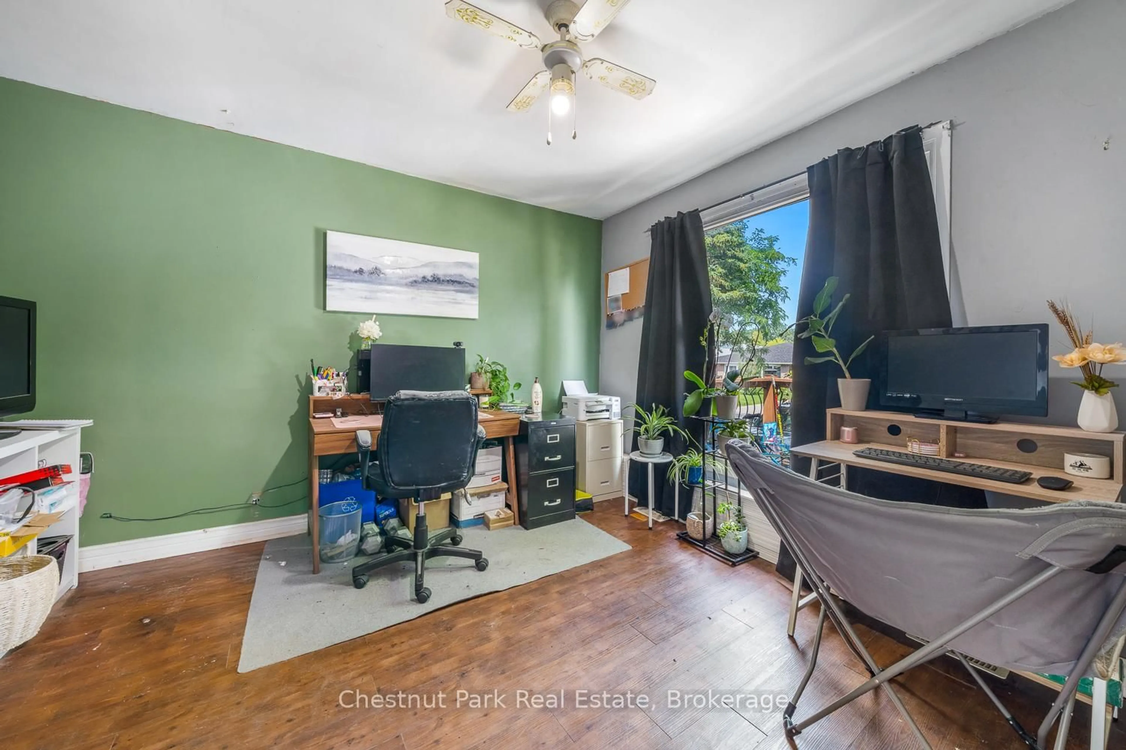 A pic of a room for 50 Stewart Ave, New Tecumseth Ontario L9R 1C2