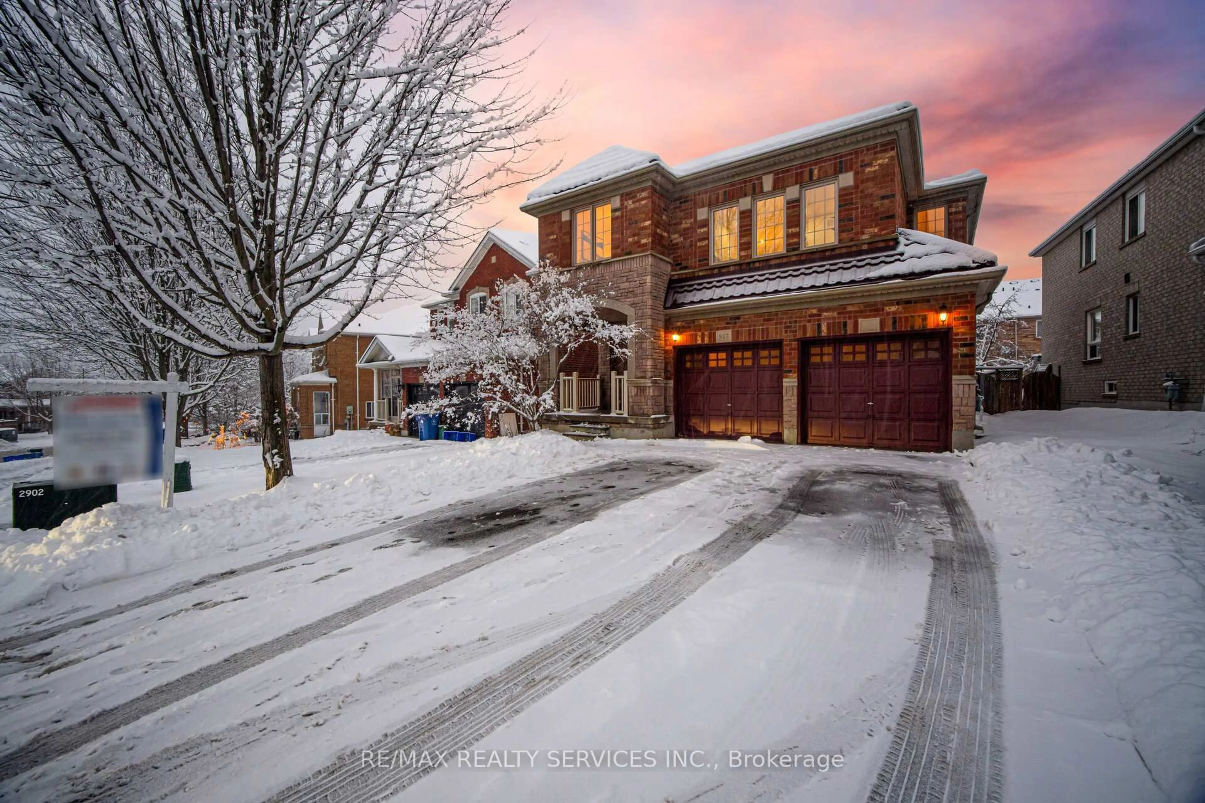 Unknown for 917 Joe Persechini Dr, Newmarket Ontario L3X 2Y8