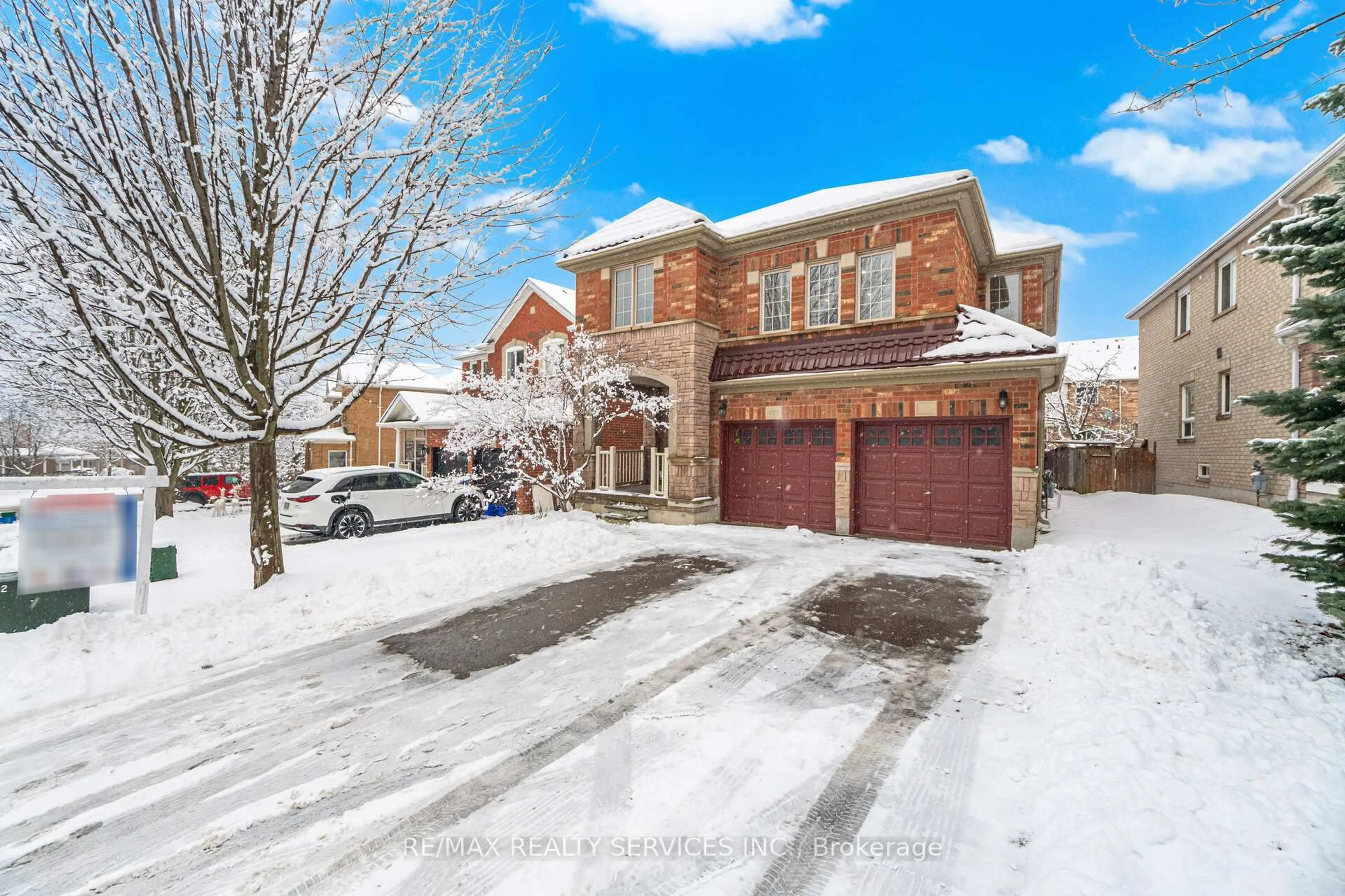 Unknown for 917 Joe Persechini Dr, Newmarket Ontario L3X 2Y8