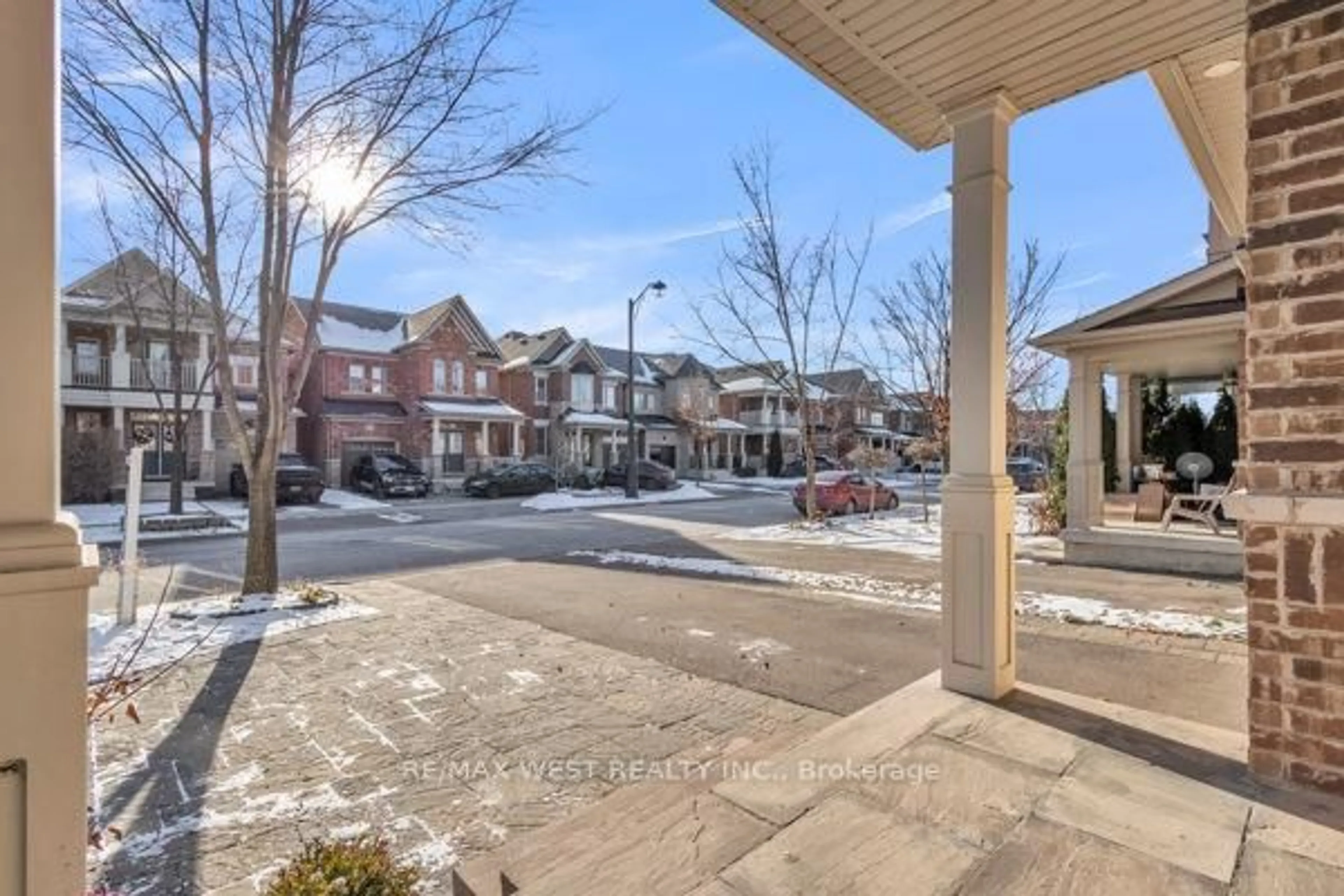 Patio, street for 353 Moody Dr, Vaughan Ontario L4H 3Z8