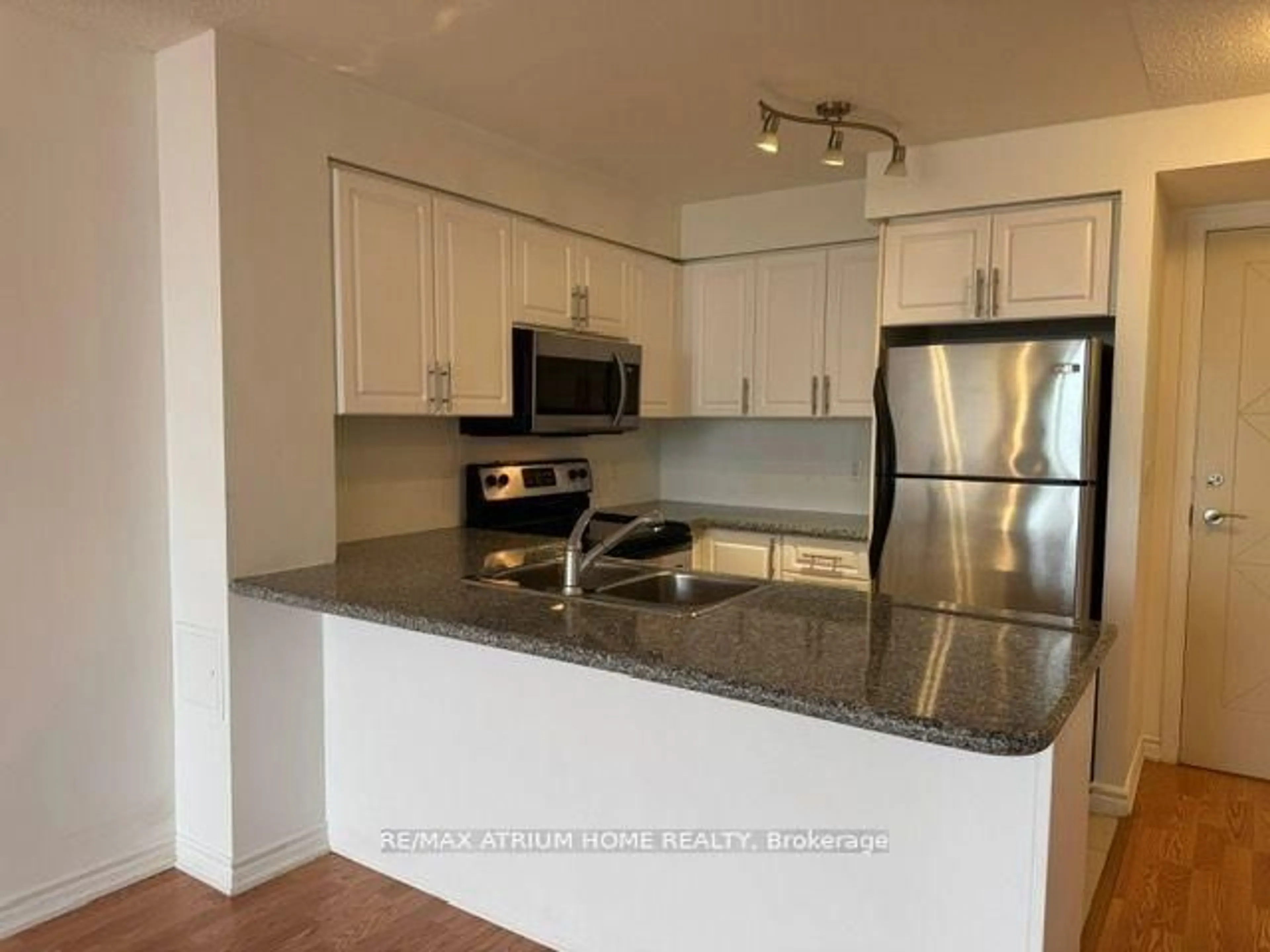 Standard kitchen, unknown for 18 Harding Blvd #1124, Richmond Hill Ontario L4C 0T3