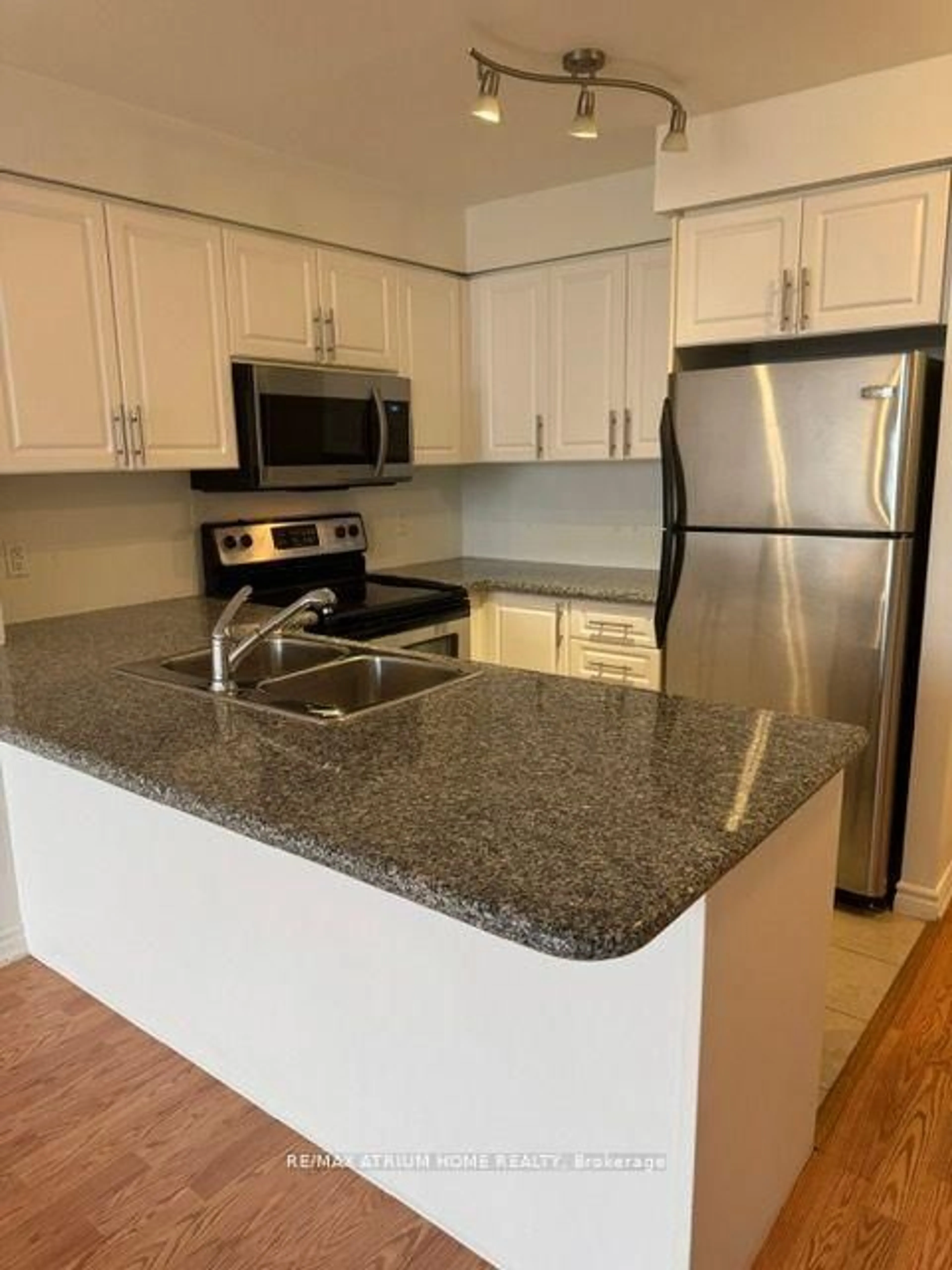 Standard kitchen, unknown for 18 Harding Blvd #1124, Richmond Hill Ontario L4C 0T3