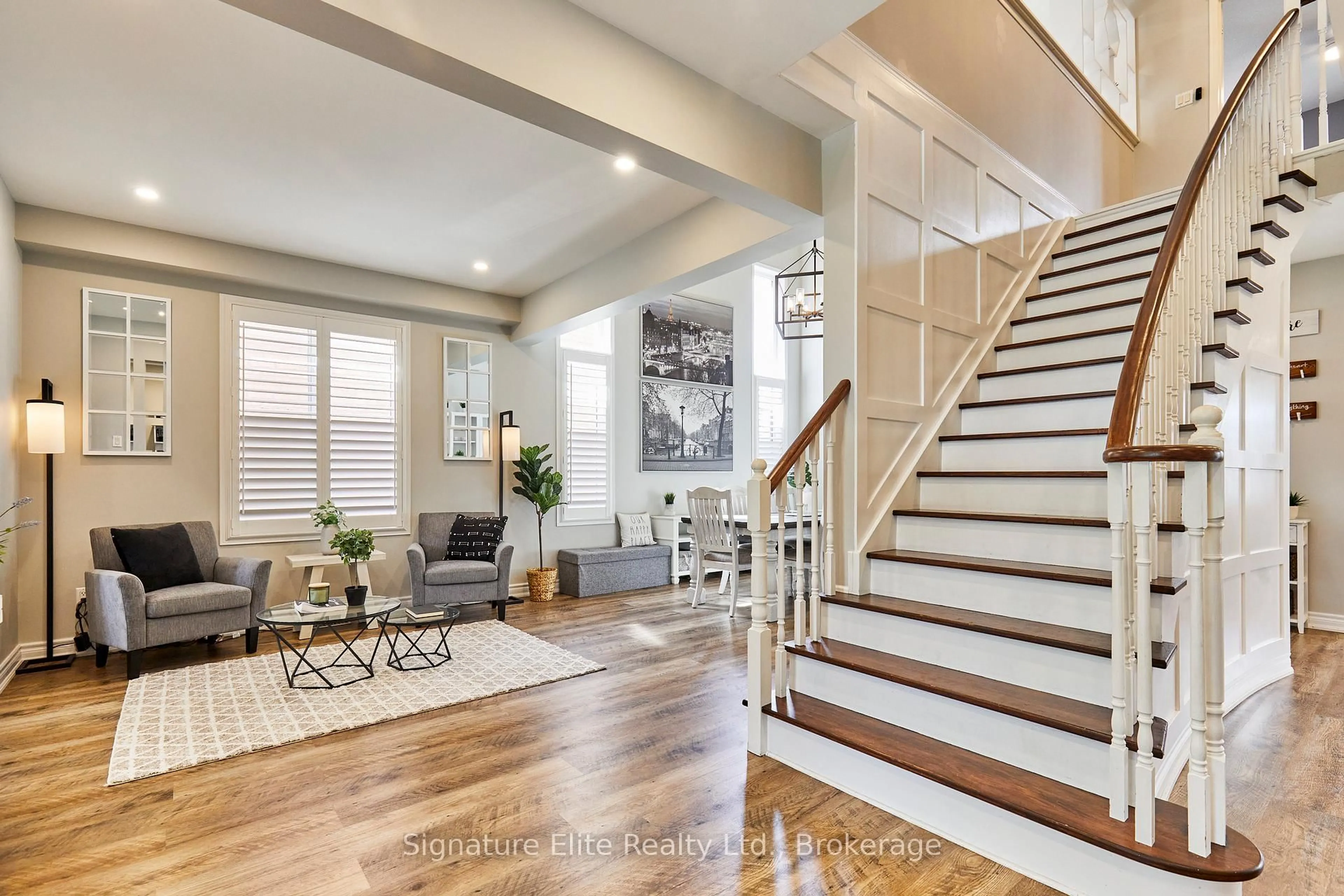 Indoor entryway for 30 Confederation Dr, Uxbridge Ontario L9P 1Z5