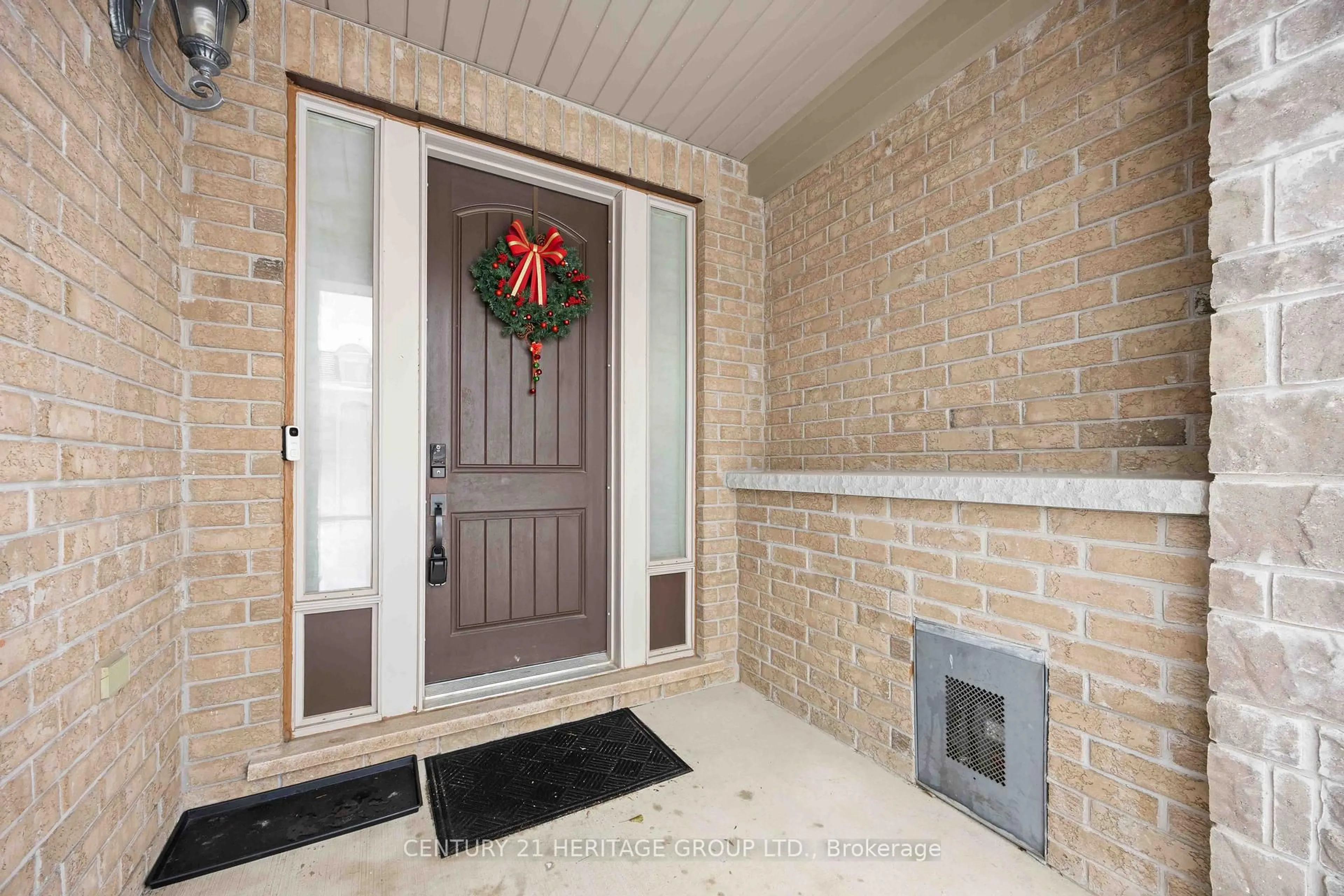 Indoor entryway for 123 Lacewood Dr, Richmond Hill Ontario L4S 0E5
