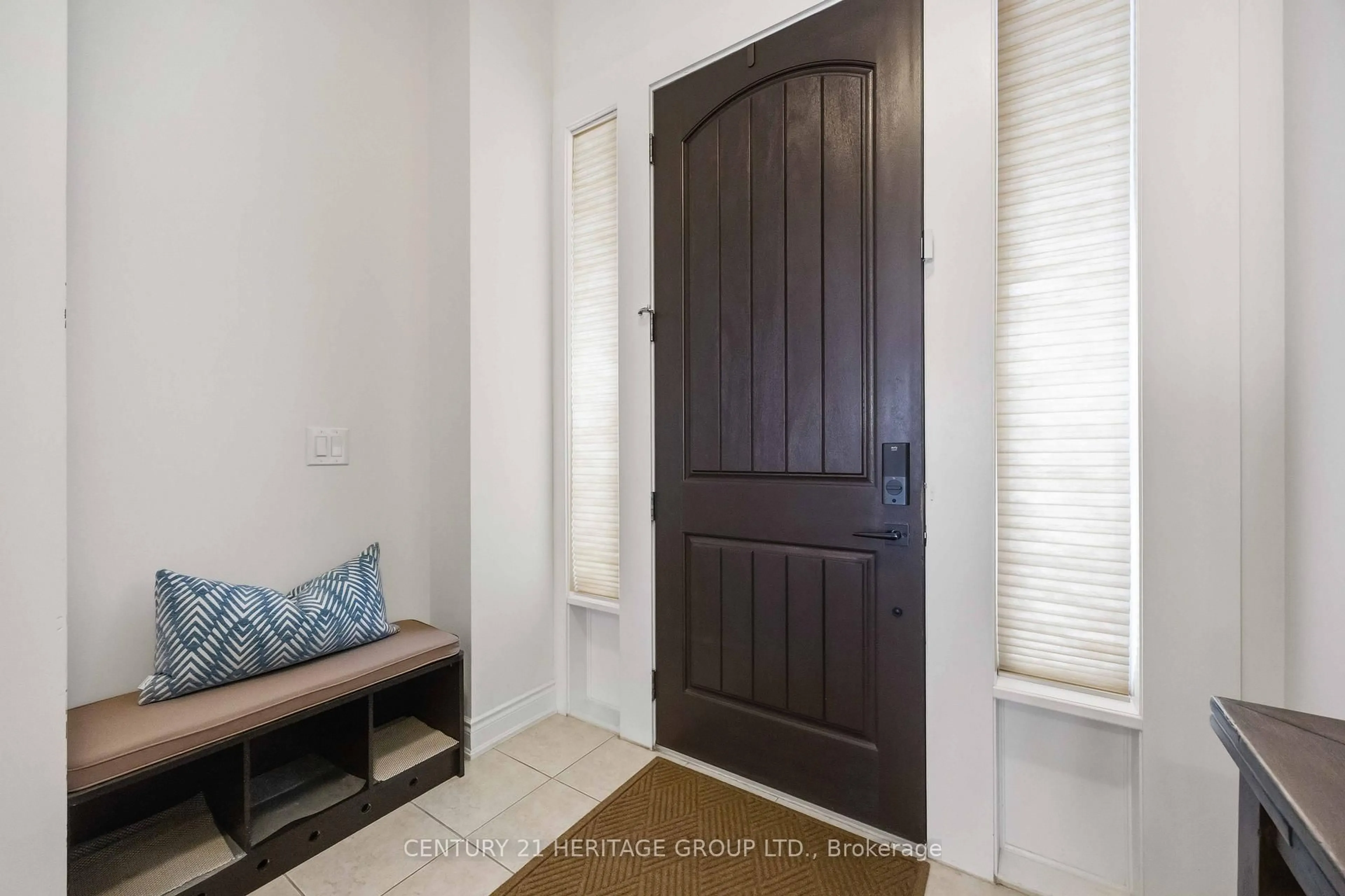 Indoor entryway for 123 Lacewood Dr, Richmond Hill Ontario L4S 0E5