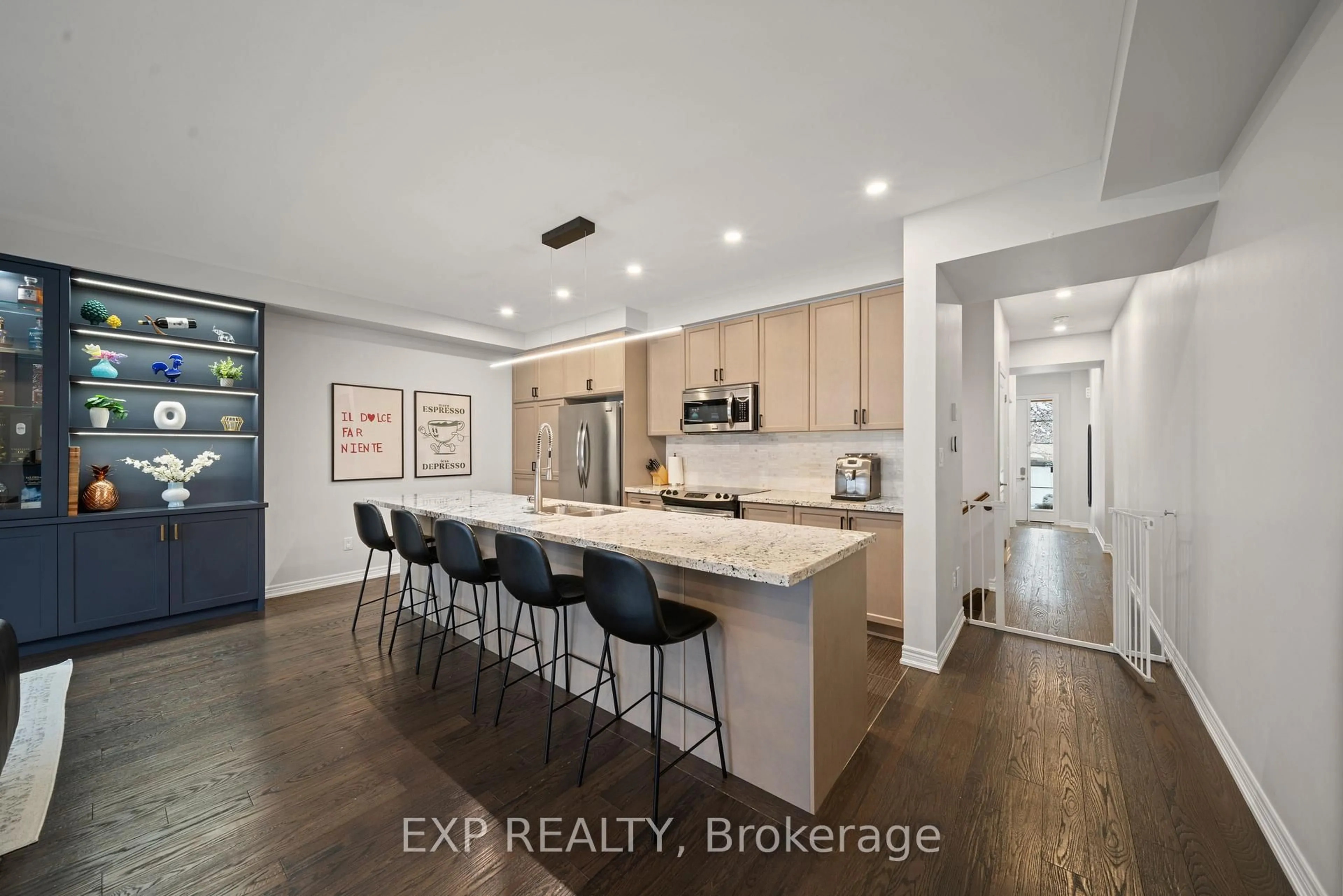 Open concept kitchen, ceramic/tile floor for 82 Gower Dr, Aurora Ontario L4G 0W1