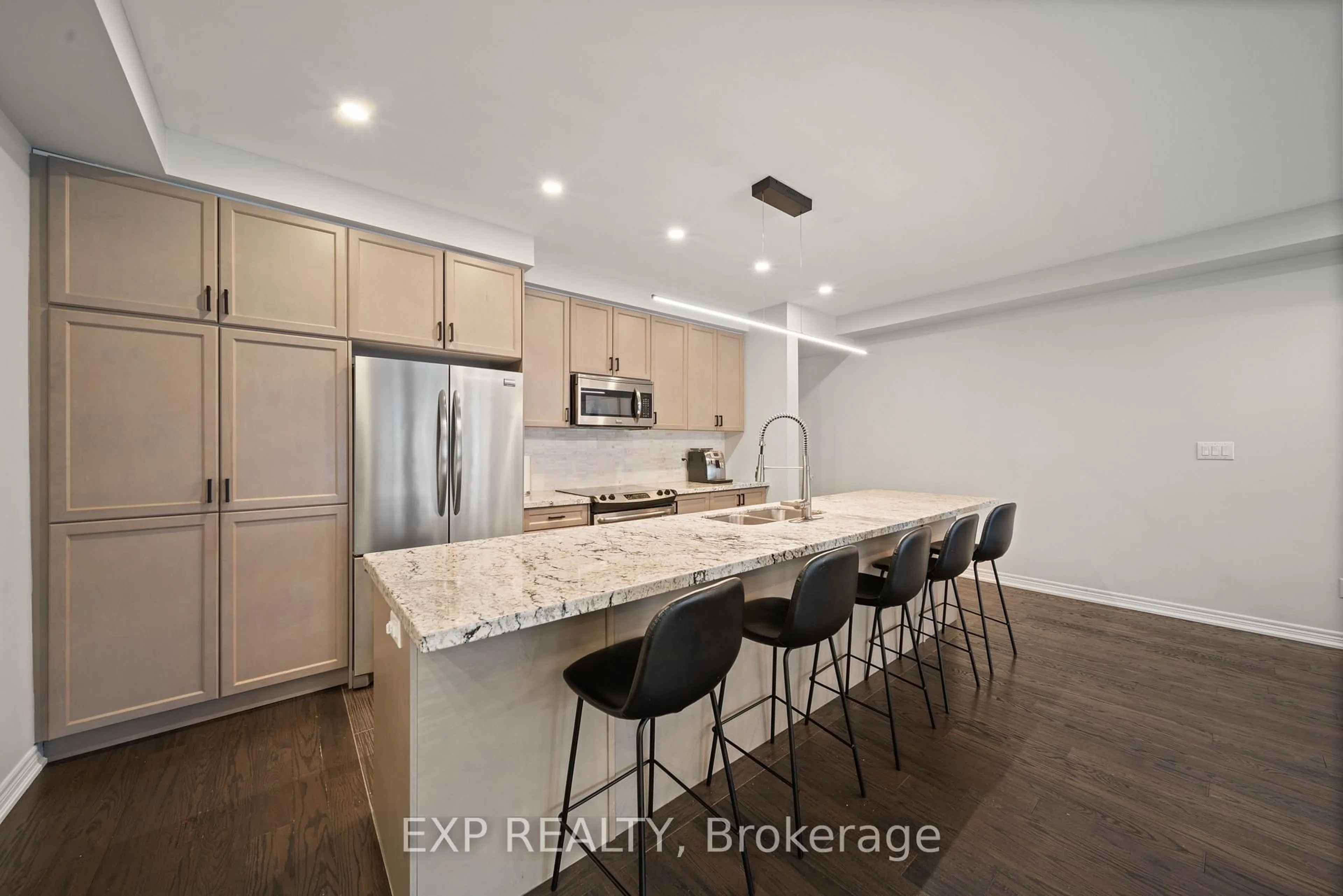 Open concept kitchen, unknown for 82 Gower Dr, Aurora Ontario L4G 0W1
