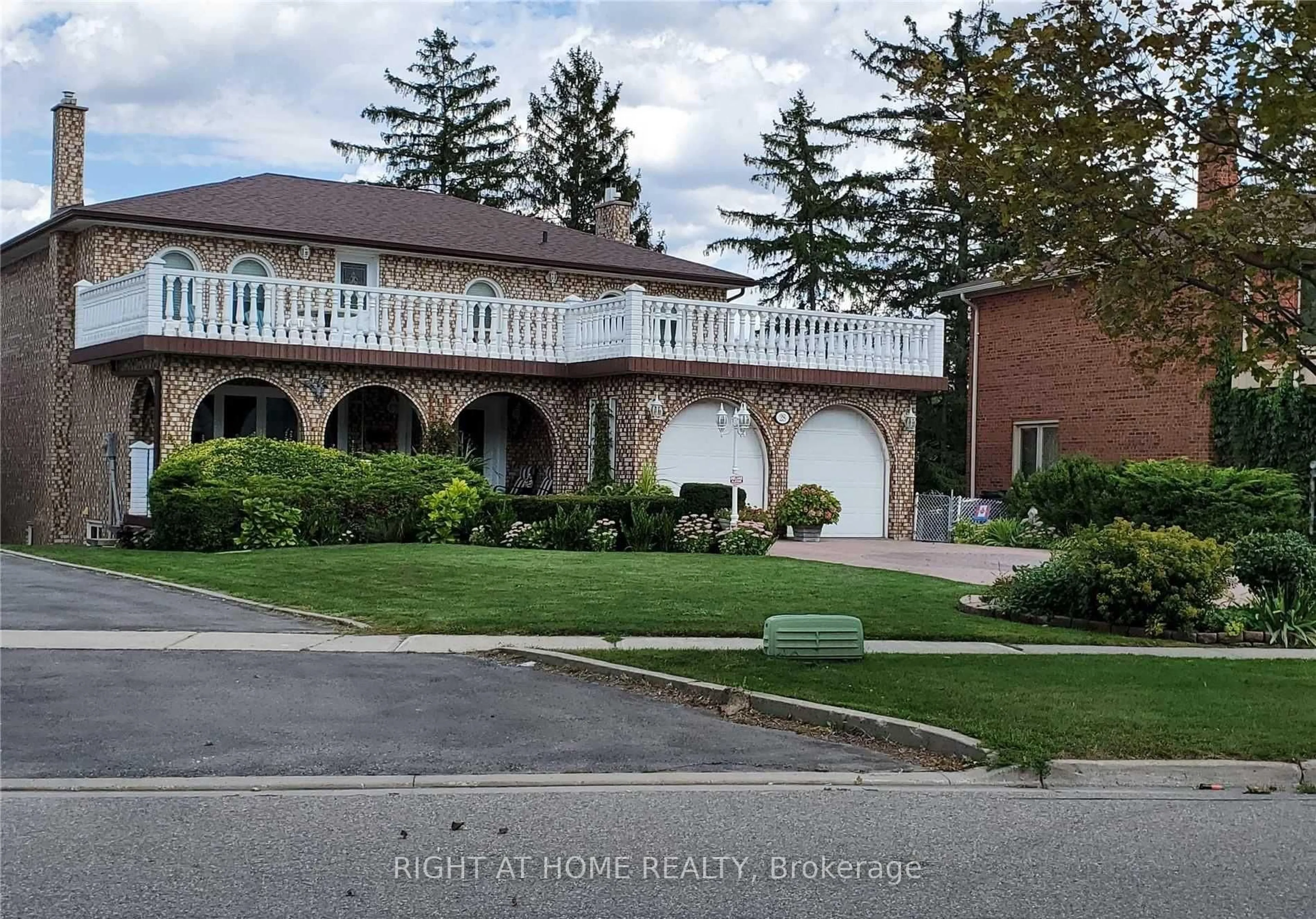 A pic from outside/outdoor area/front of a property/back of a property/a pic from drone, street for 28 Wigwoss Dr, Vaughan Ontario L4L 2P8