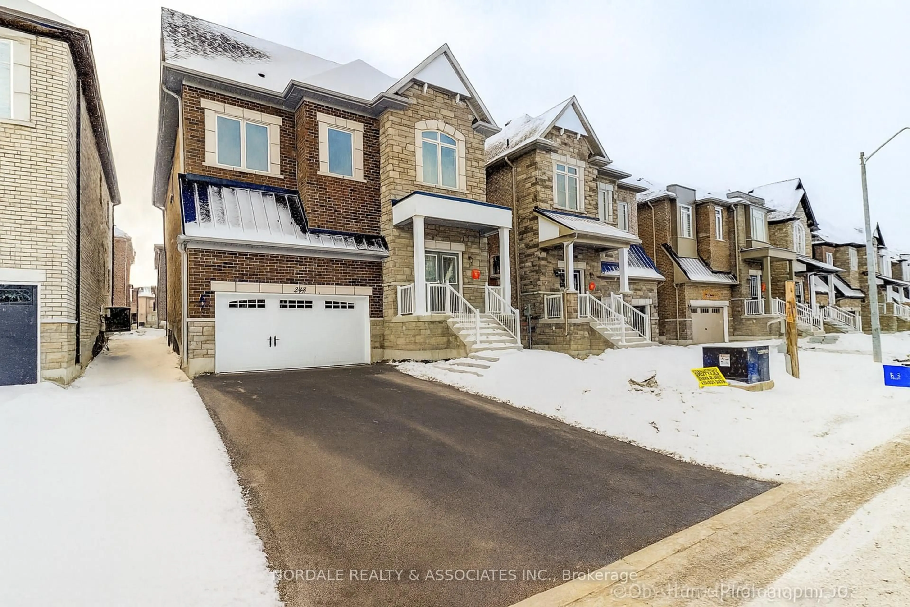 A pic from outside/outdoor area/front of a property/back of a property/a pic from drone, street for 248 Seguin St, Richmond Hill Ontario L4E 2Y8