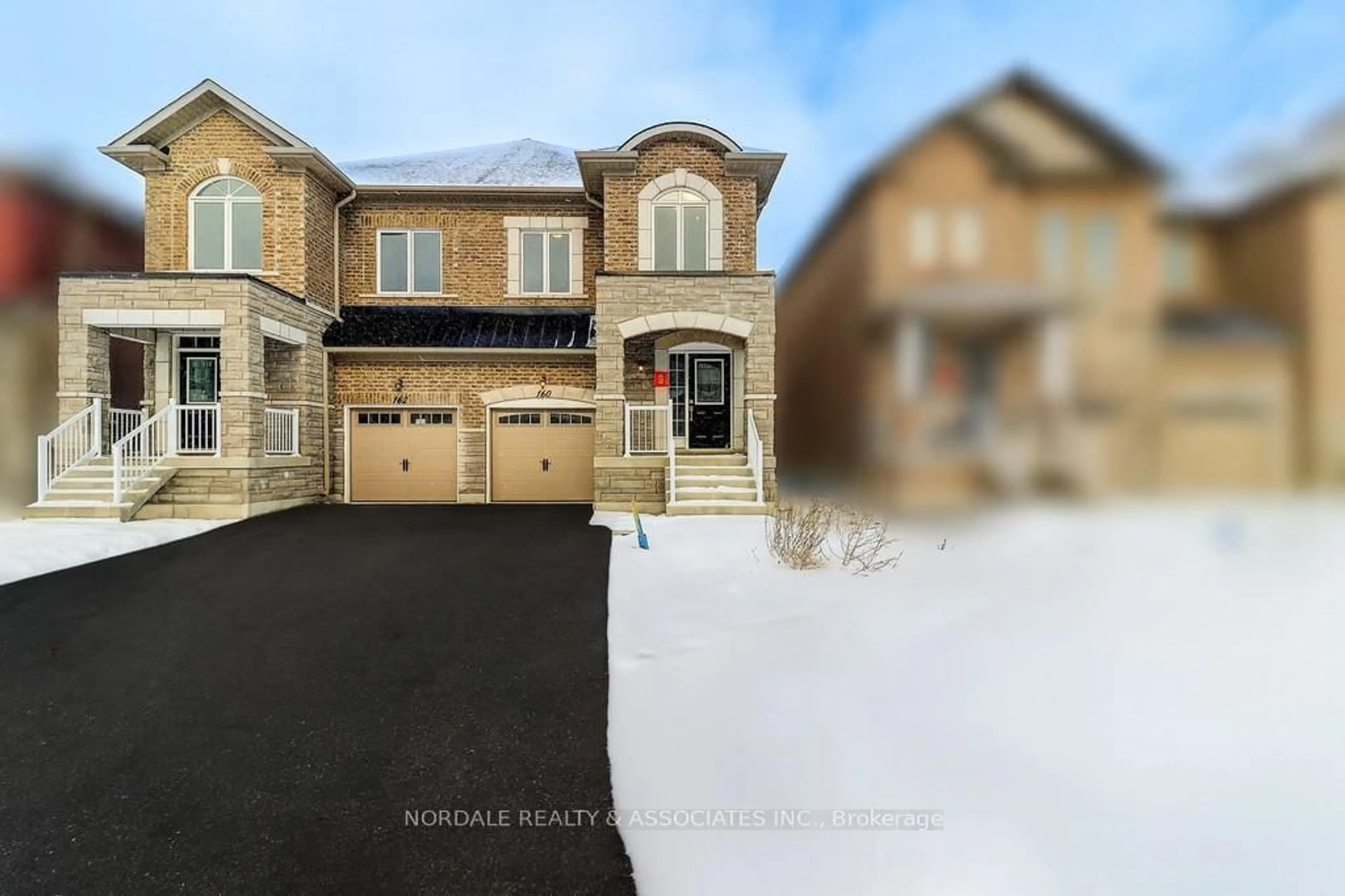 A pic from outside/outdoor area/front of a property/back of a property/a pic from drone, street for 160 Seguin St, Richmond Hill Ontario L4E 1N2