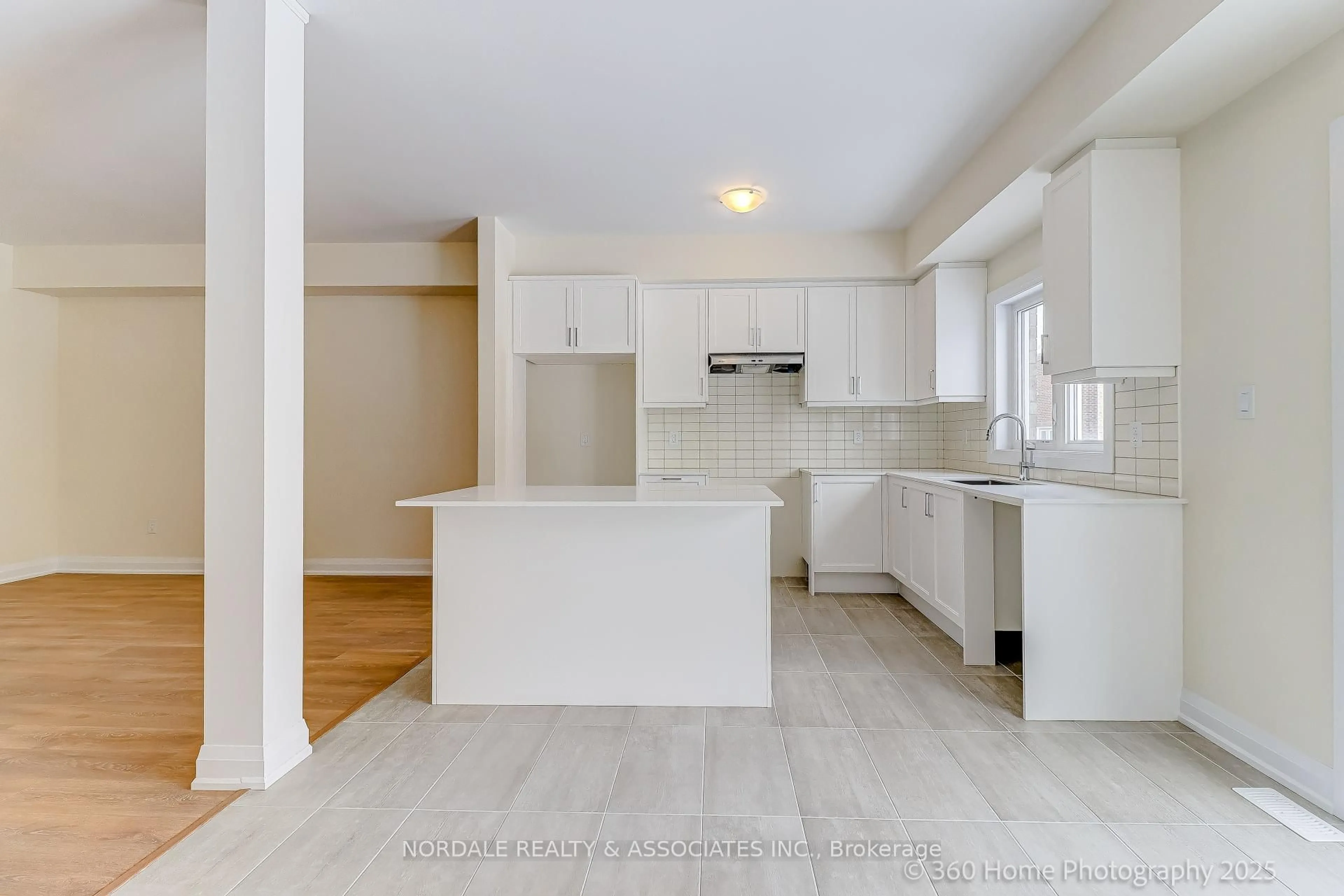 Open concept kitchen, unknown for 160 Seguin St, Richmond Hill Ontario L4E 1N2