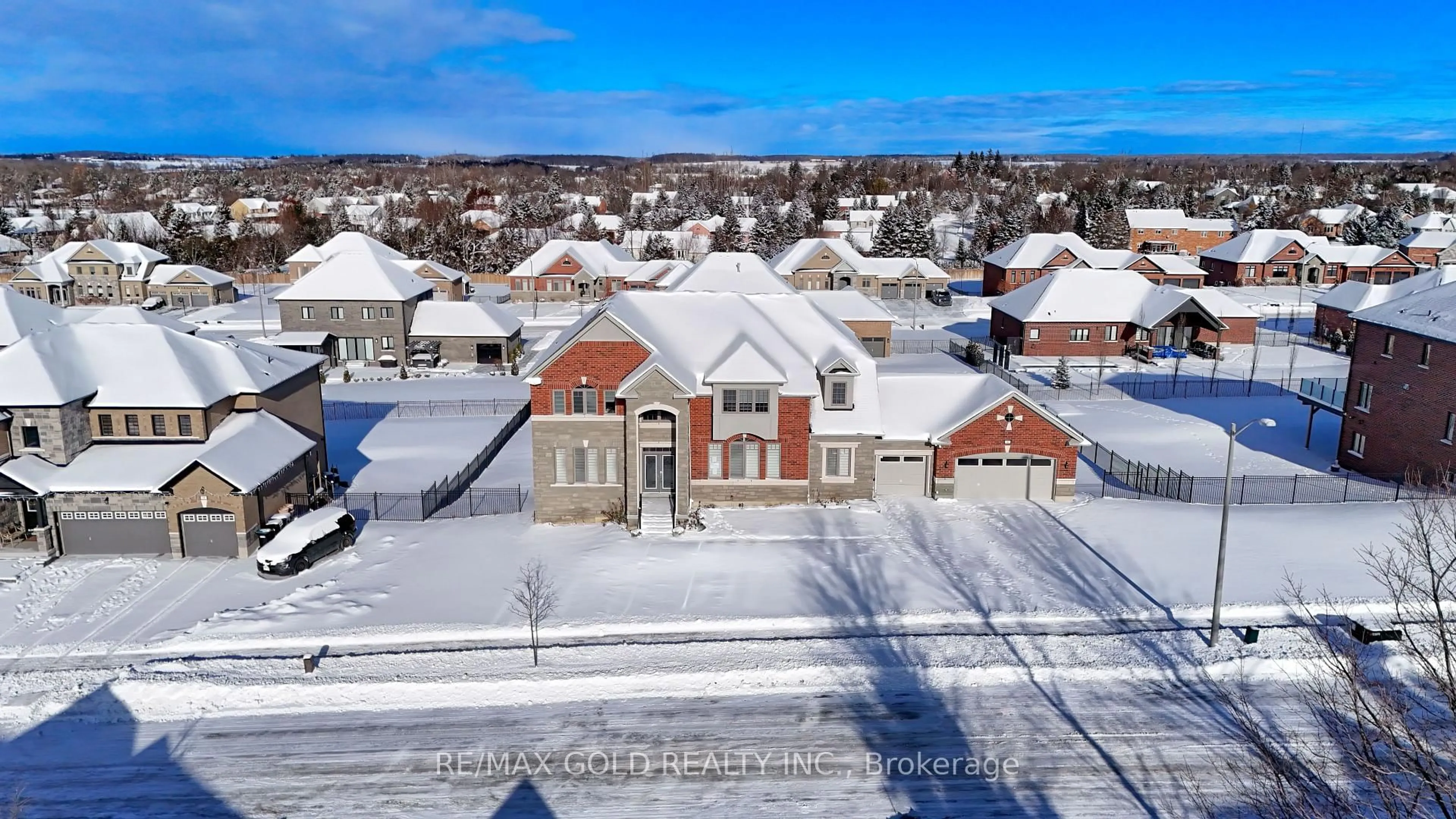 A pic from outside/outdoor area/front of a property/back of a property/a pic from drone, street for 10 Stewart Cres, Essa Ontario L0L 2N0