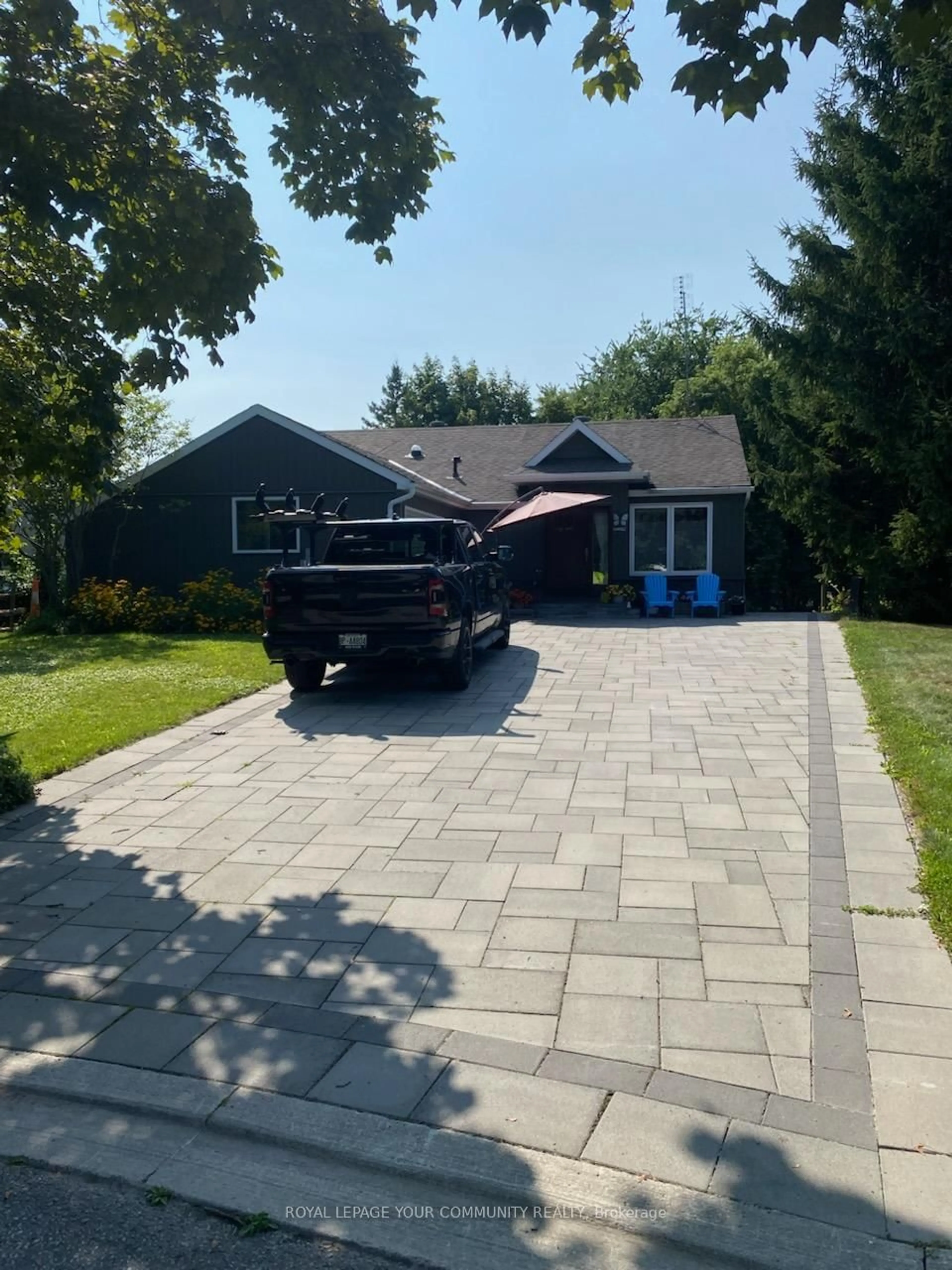 Unknown for 11 Summit Cres, East Gwillimbury Ontario L9N 1C1