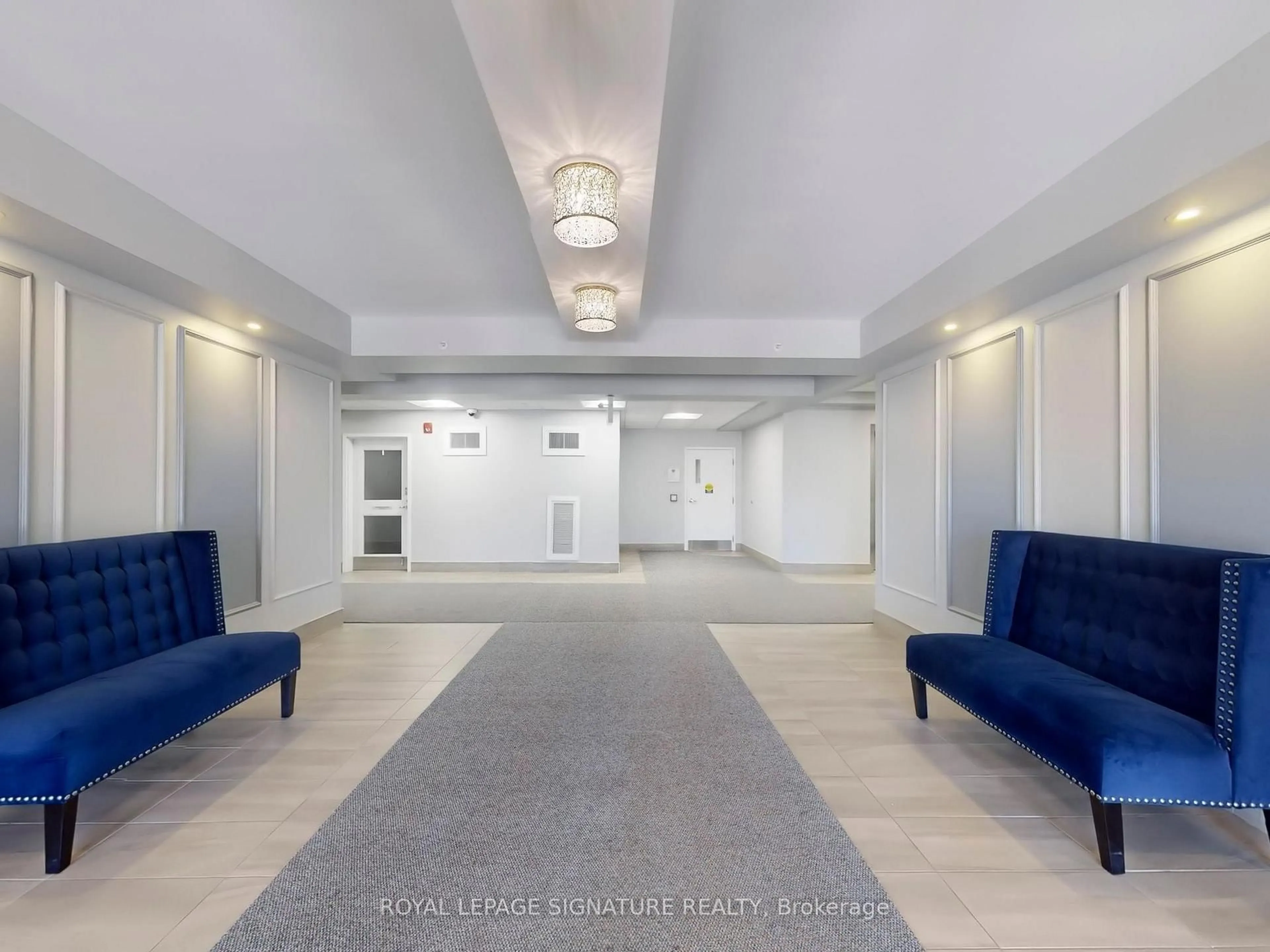 Indoor foyer for 481 Rupert Ave #114, Whitchurch-Stouffville Ontario L4A 1Y7