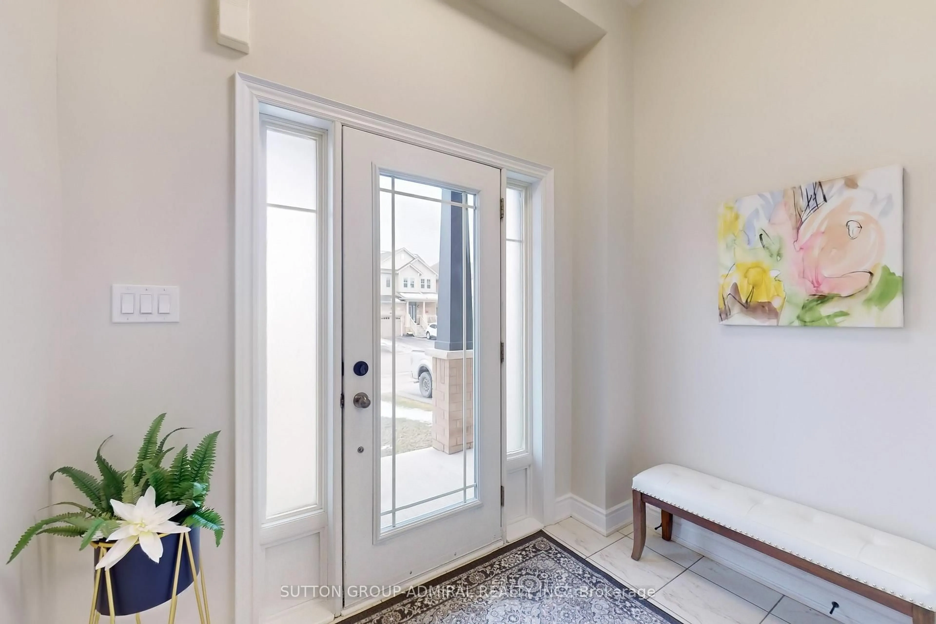 Indoor entryway for 123 Arnold Cres, New Tecumseth Ontario L9R 0T5