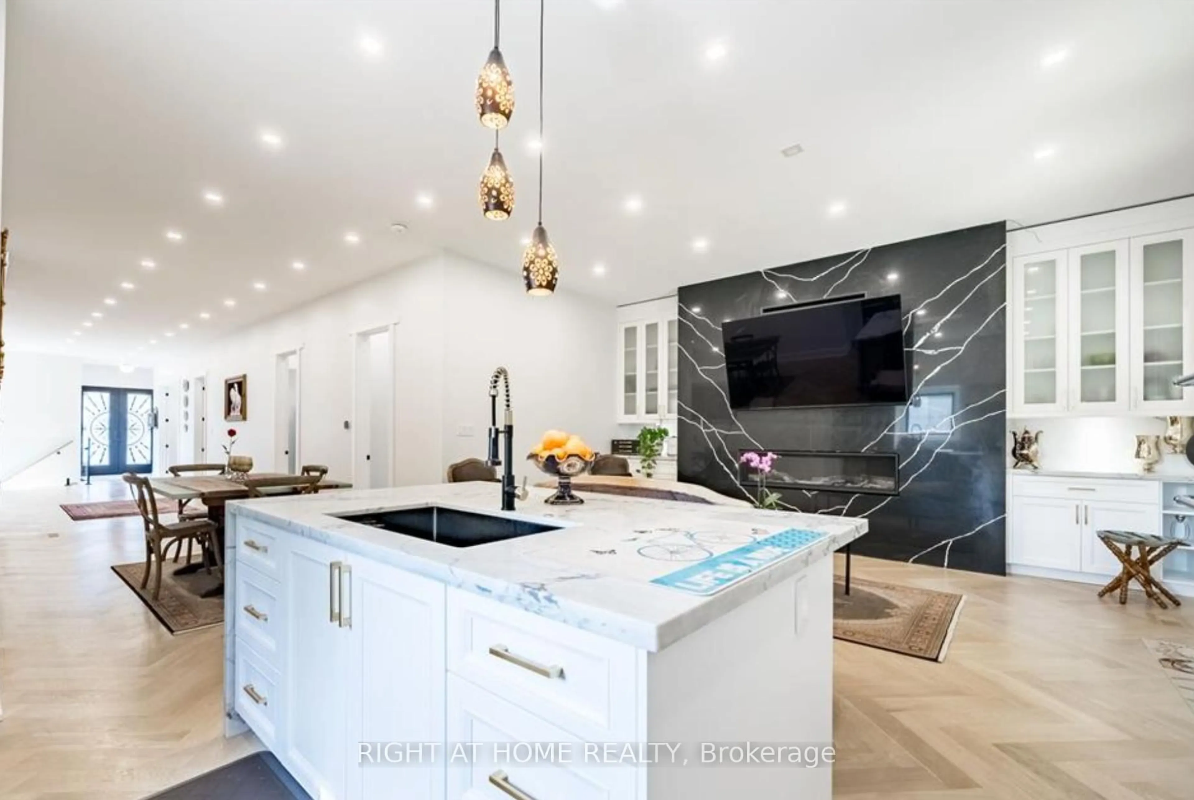 Contemporary kitchen, ceramic/tile floor for 215 Bayview Ave, Georgina Ontario L4P 2T3