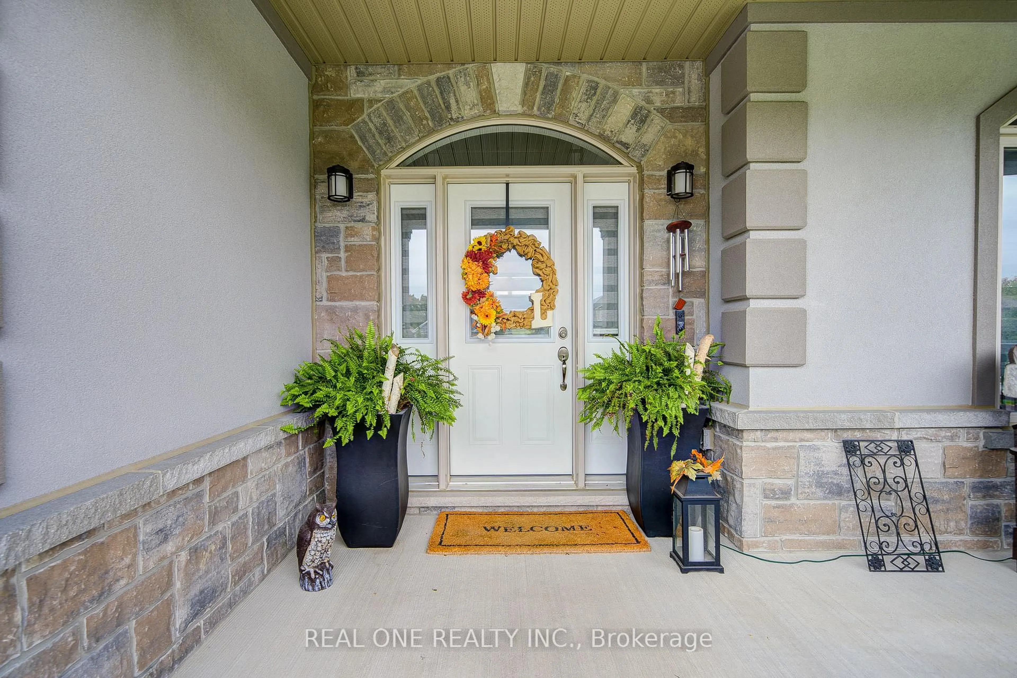 Indoor entryway for 295 Sunnybrae Ave, Innisfil Ontario L9S 0K9