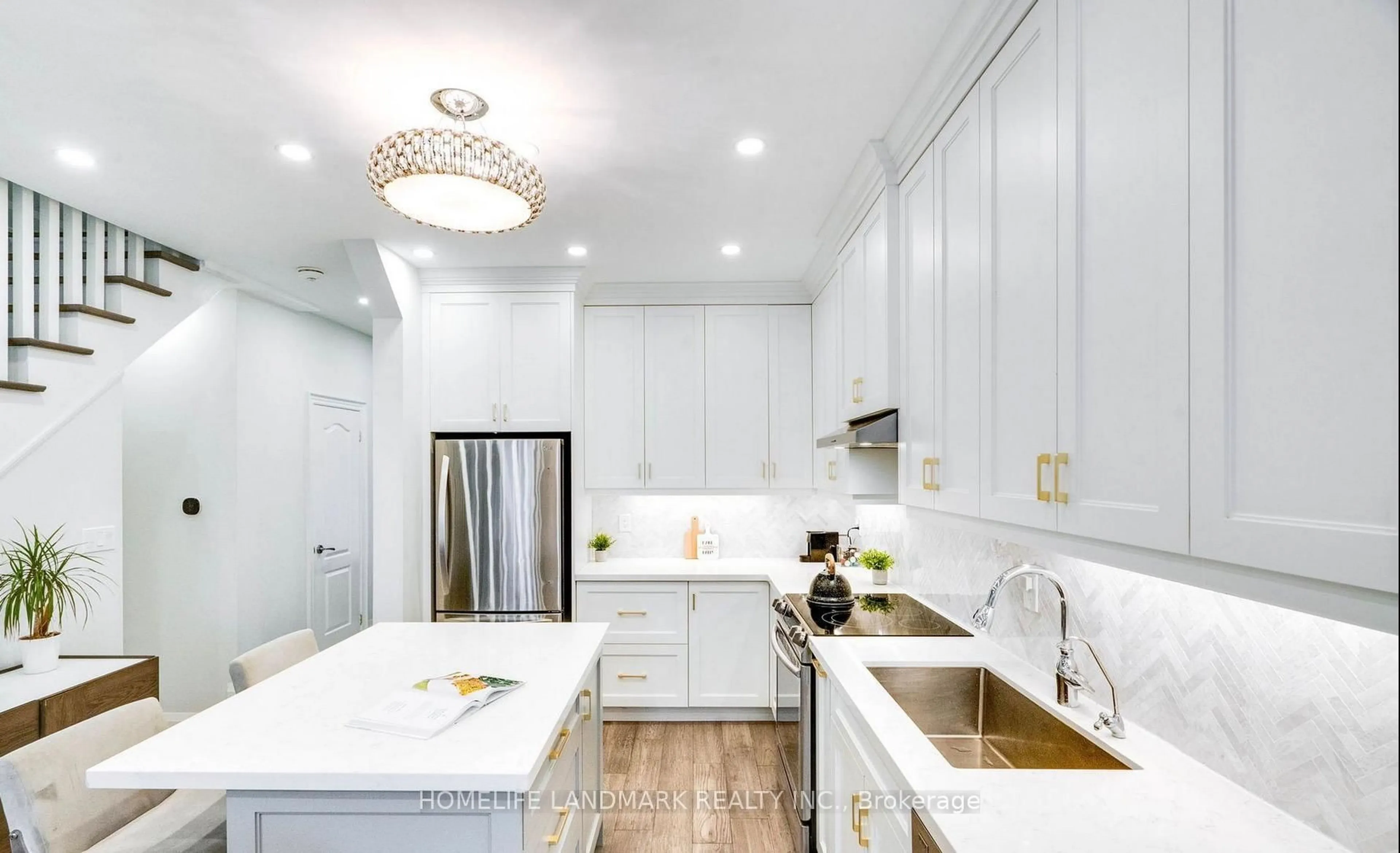 Contemporary kitchen, unknown for 16 Gauguin Ave, Vaughan Ontario L4J 9J7