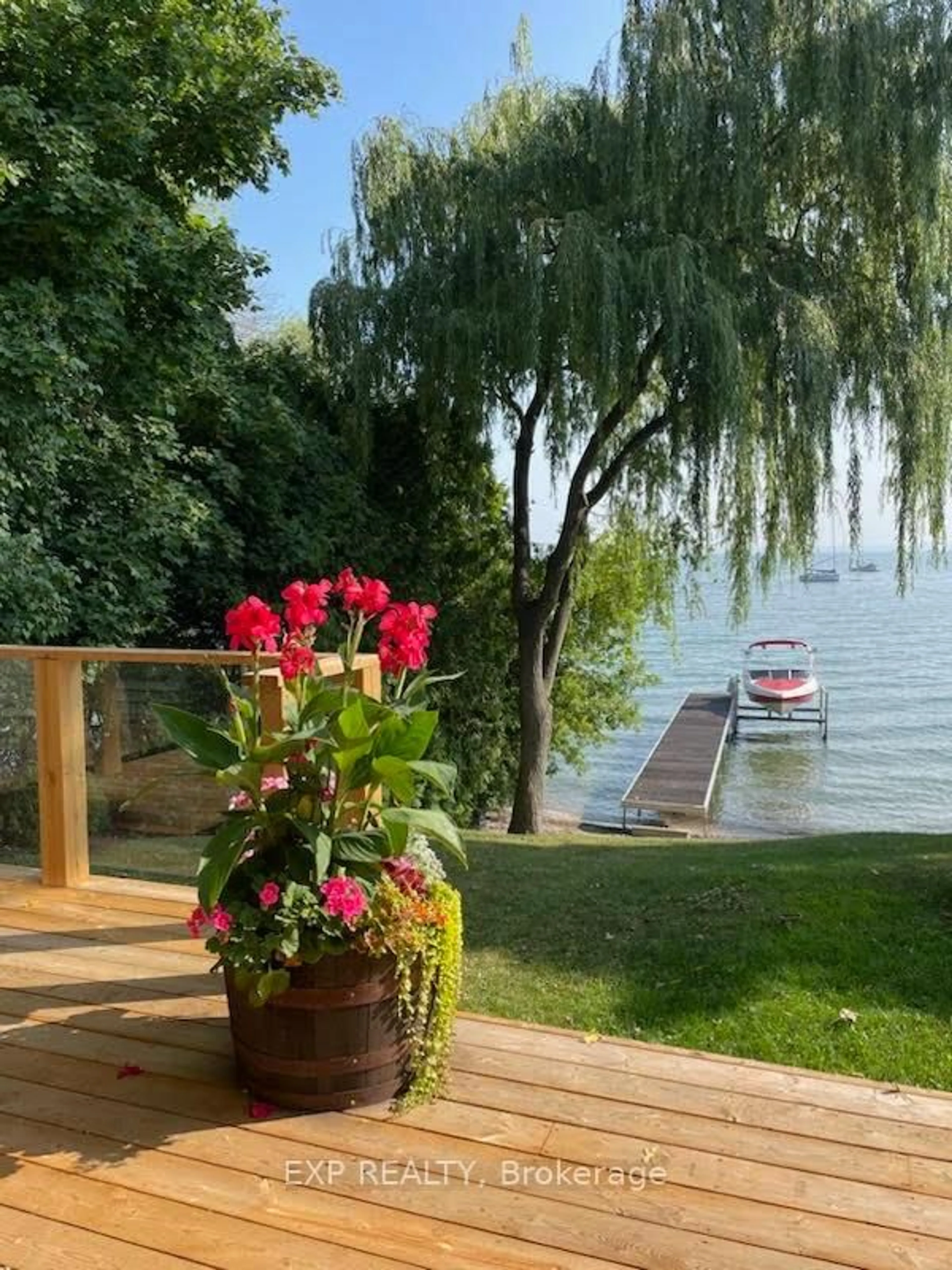 Patio, water/lake/river/ocean view for 21 Pinery Lane, Georgina Ontario L0E 1L0