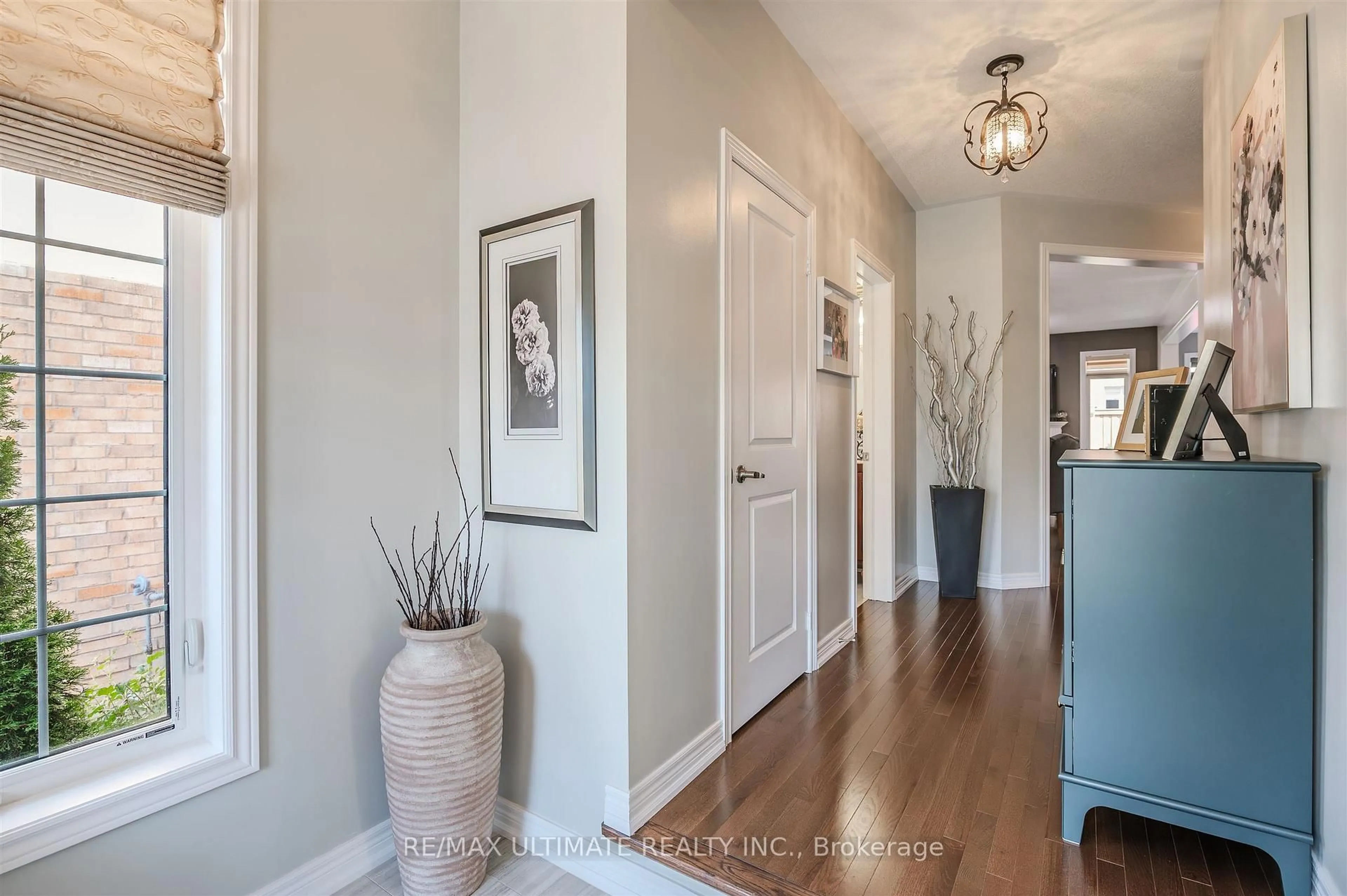 Indoor entryway for 47 Lewis Ave, Bradford West Gwillimbury Ontario L3Z 0X2