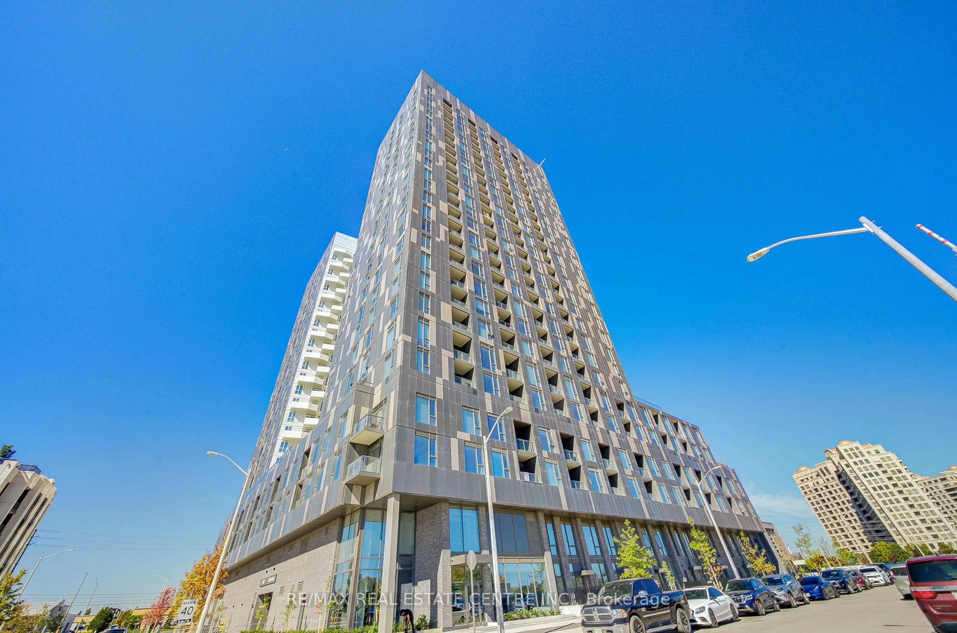 Indoor foyer for 474 Caldari Rd #2204, Vaughan Ontario L4K 0R5