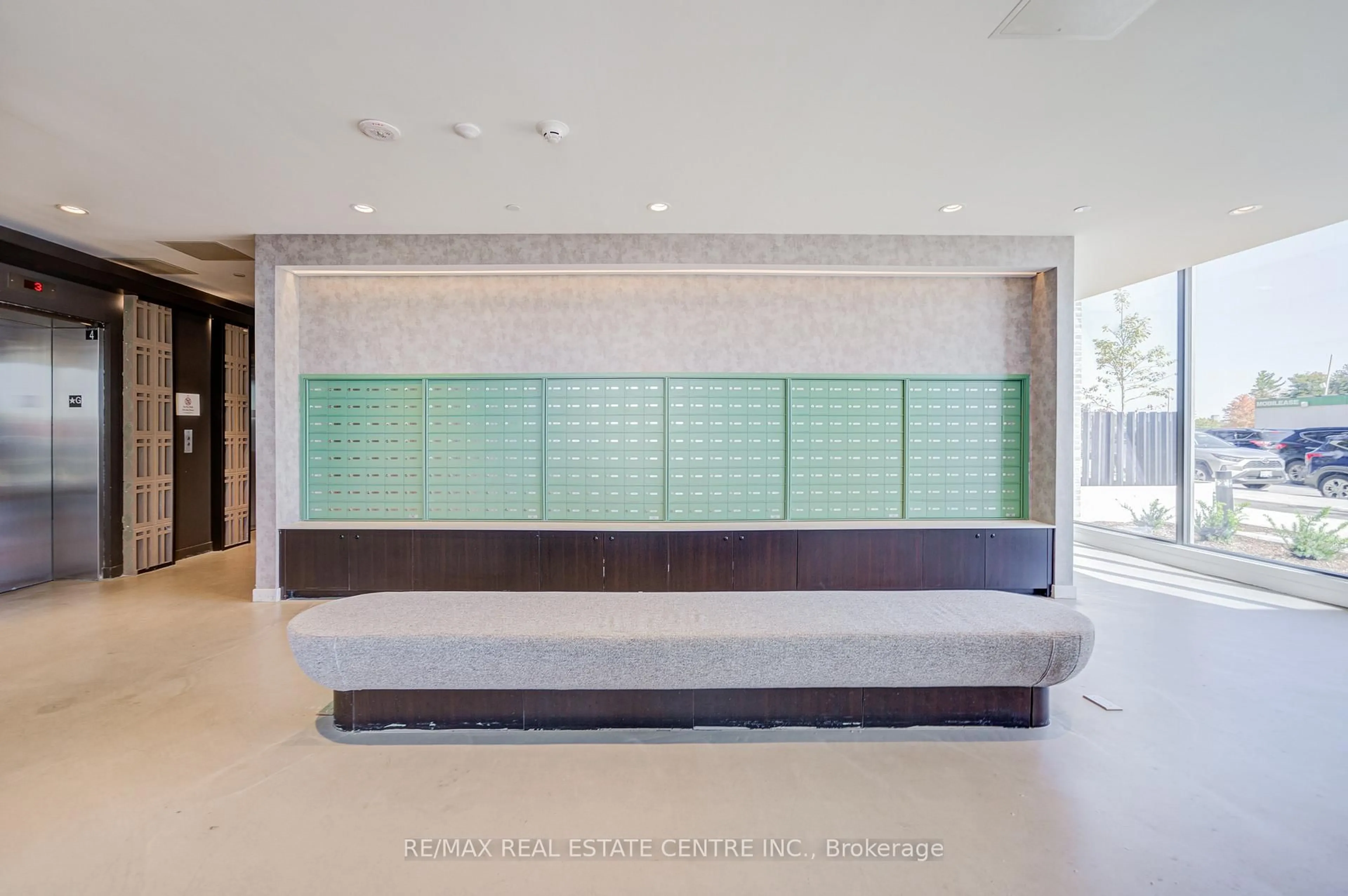 Indoor foyer for 474 Caldari Rd #2204, Vaughan Ontario L4K 0R5