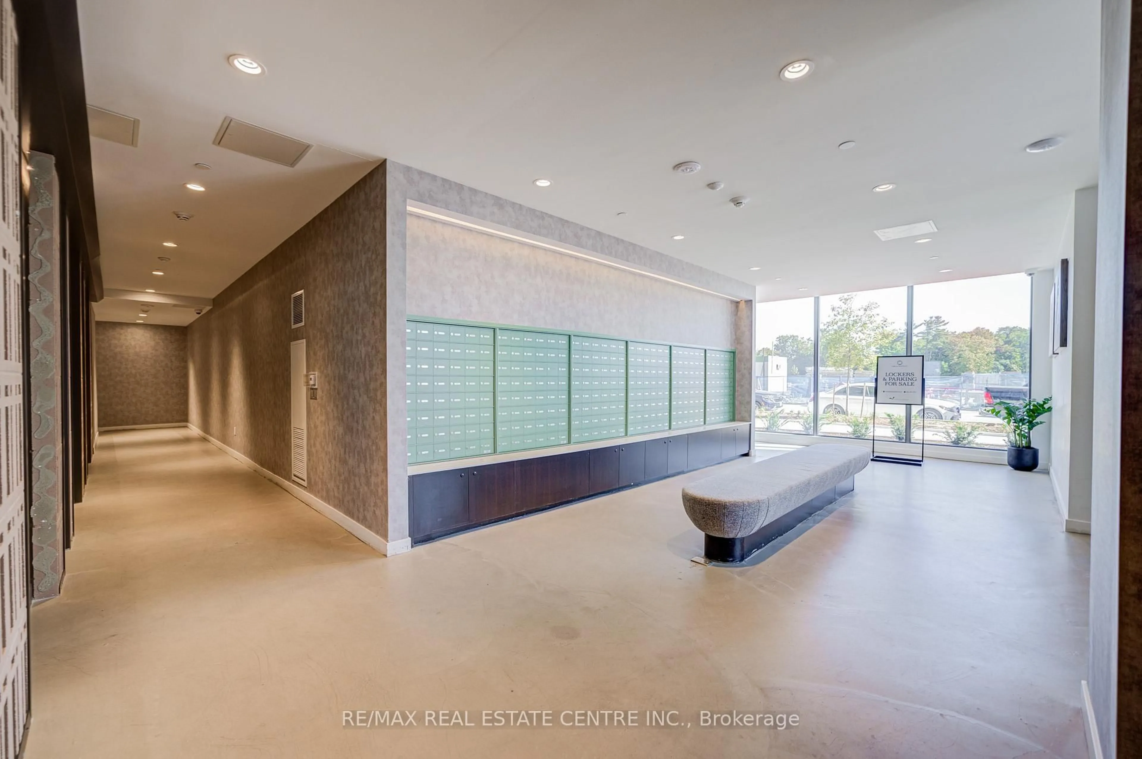 Indoor foyer for 474 Caldari Rd #2204, Vaughan Ontario L4K 0R5