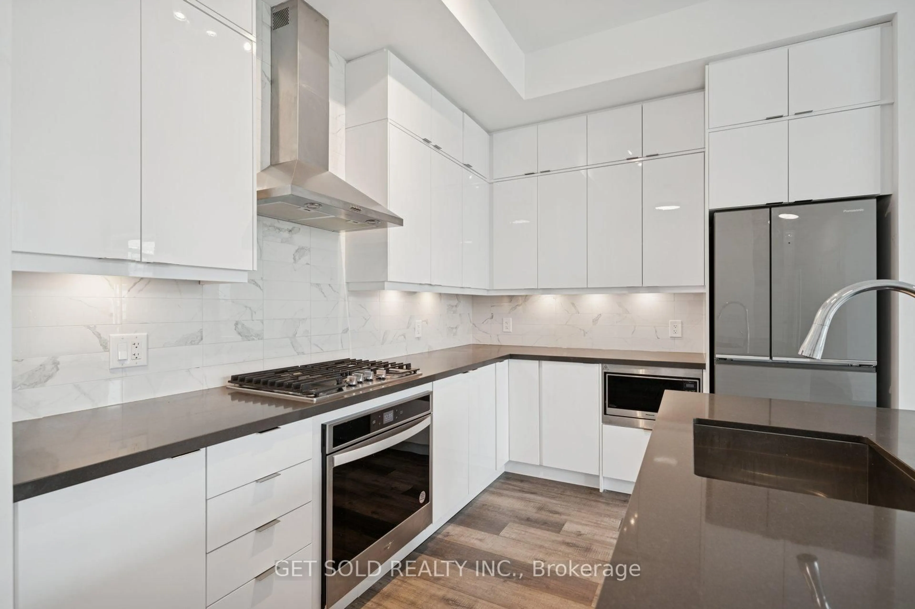 Contemporary kitchen, unknown for 11750 Ninth Line #728, Whitchurch-Stouffville Ontario L4A 1H6