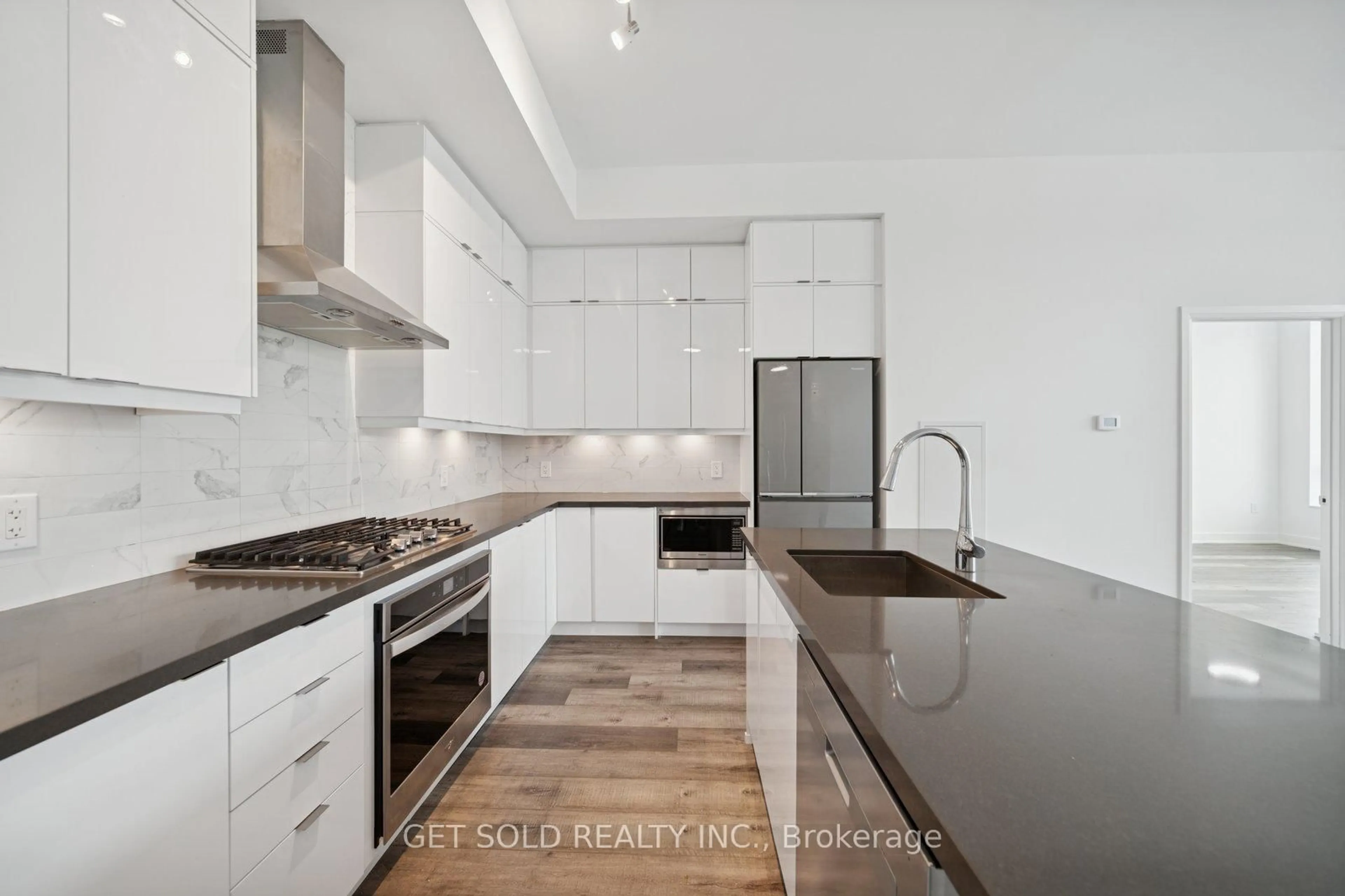 Contemporary kitchen, unknown for 11750 Ninth Line #728, Whitchurch-Stouffville Ontario L4A 1H6
