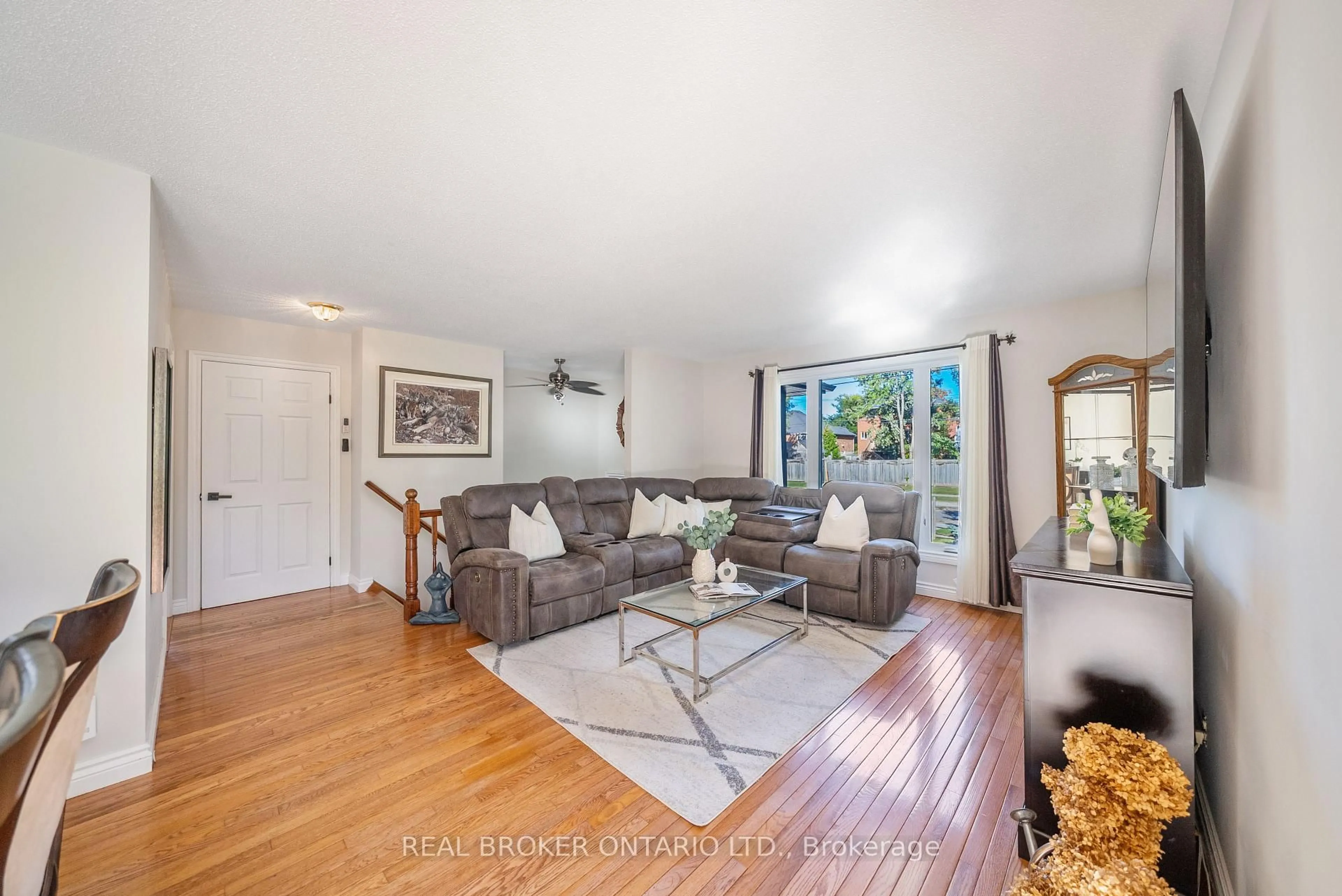 Living room with furniture, unknown for 118 Patterson St, New Tecumseth Ontario L0G 1A0