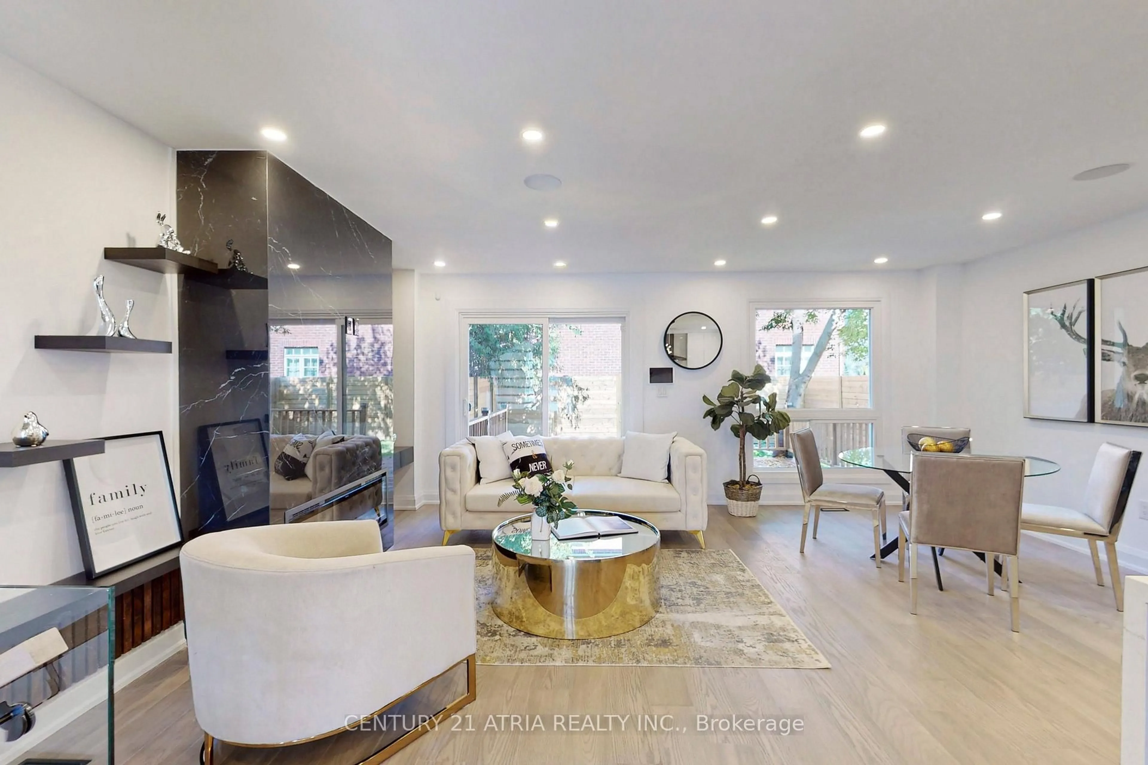 Living room with furniture, unknown for 42 Coventry Crt, Richmond Hill Ontario L4C 8B8