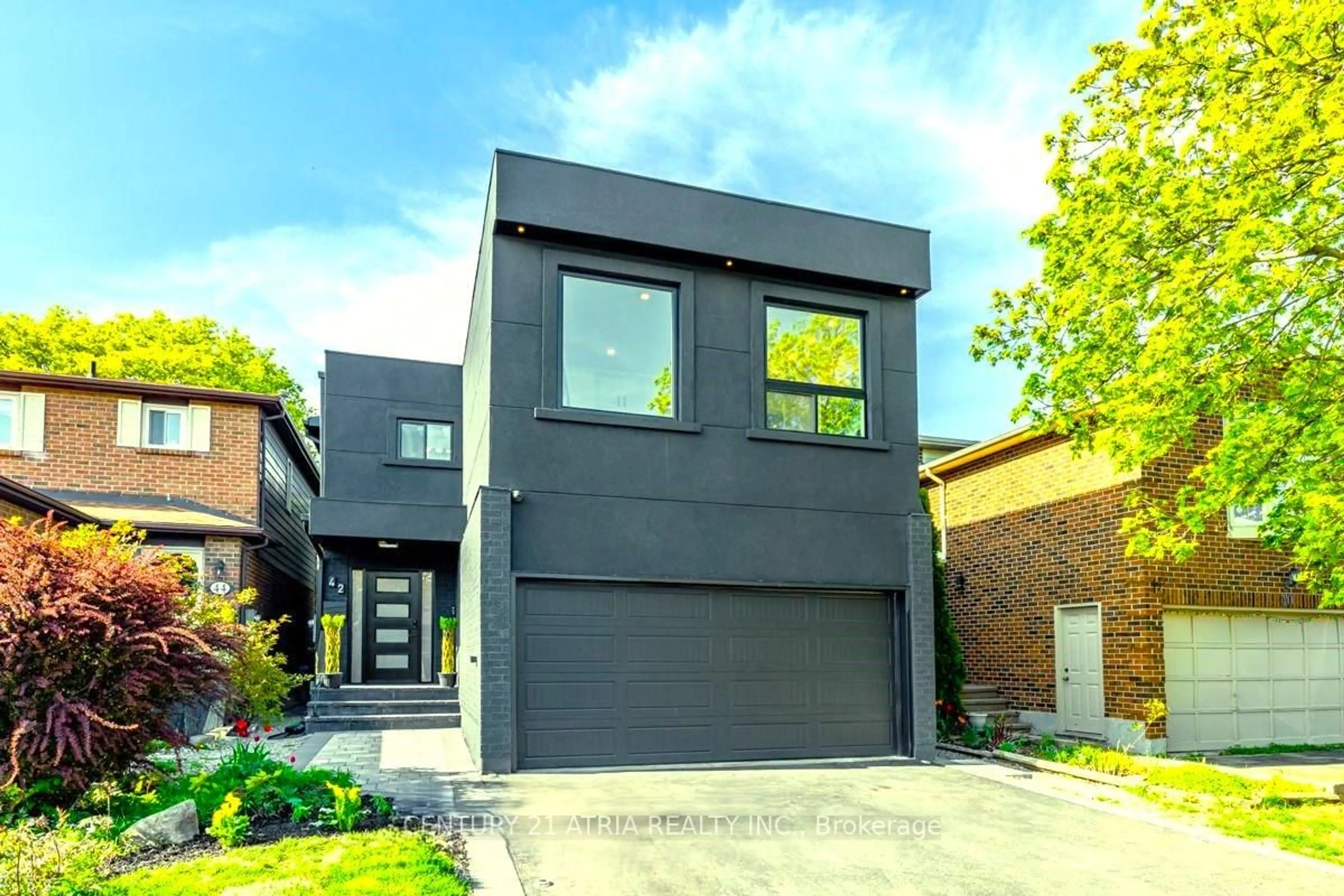 Home with brick exterior material, street for 42 Coventry Crt, Richmond Hill Ontario L4C 8B8