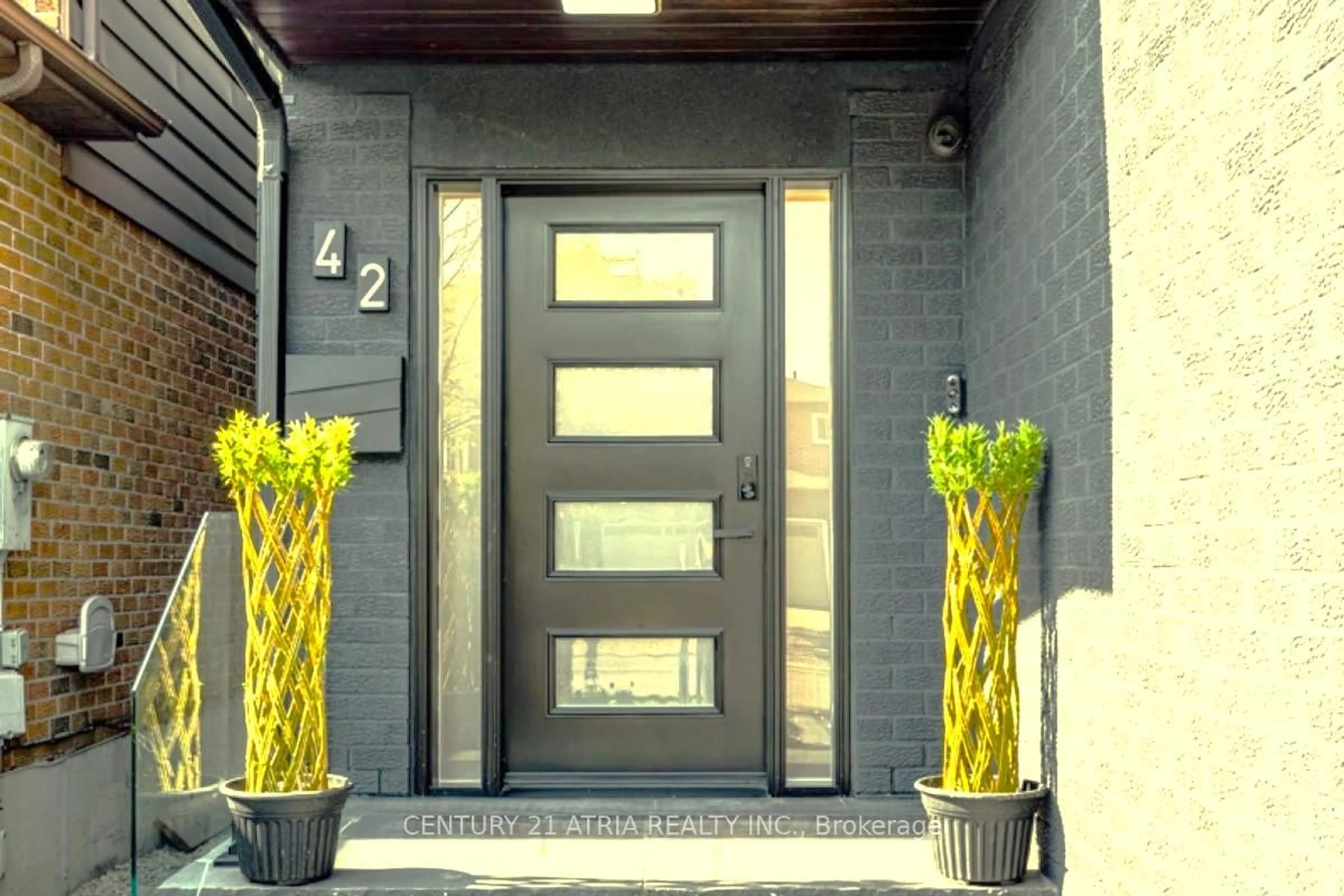 Indoor entryway for 42 Coventry Crt, Richmond Hill Ontario L4C 8B8