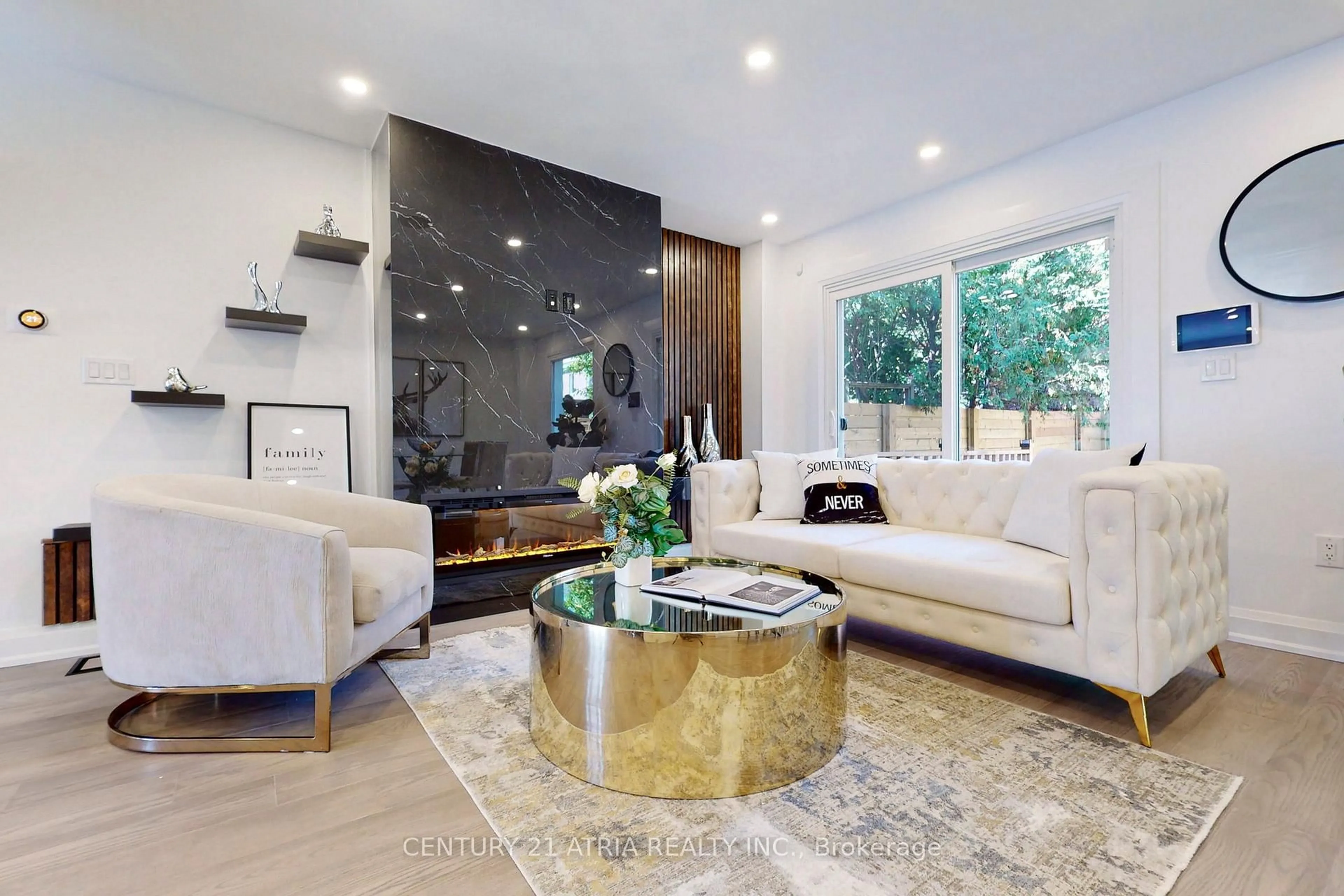 Living room with furniture, unknown for 42 Coventry Crt, Richmond Hill Ontario L4C 8B8