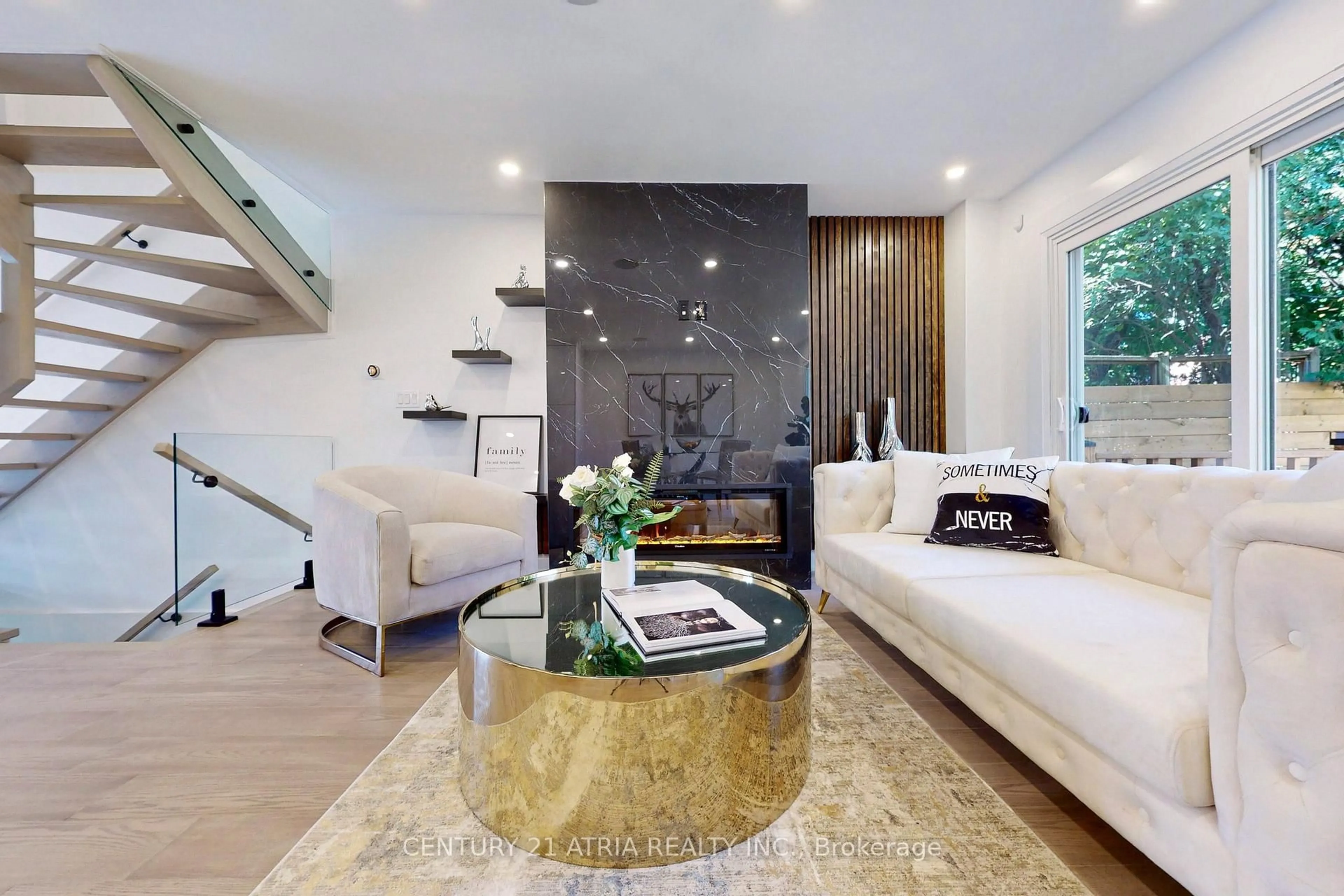 Living room with furniture, unknown for 42 Coventry Crt, Richmond Hill Ontario L4C 8B8